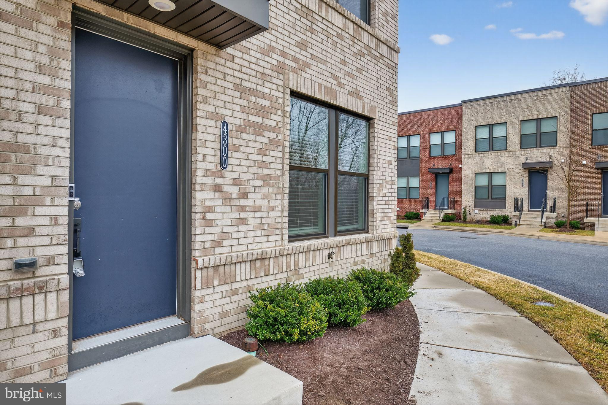 MEDFIELD - Residential