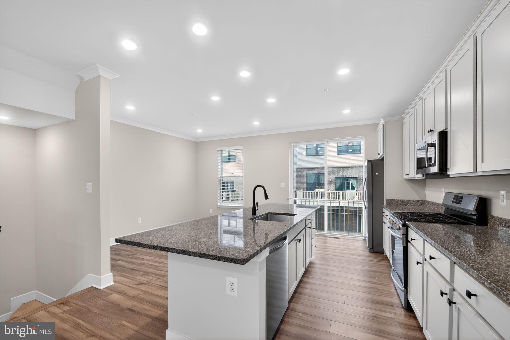 MEDFIELD - Residential