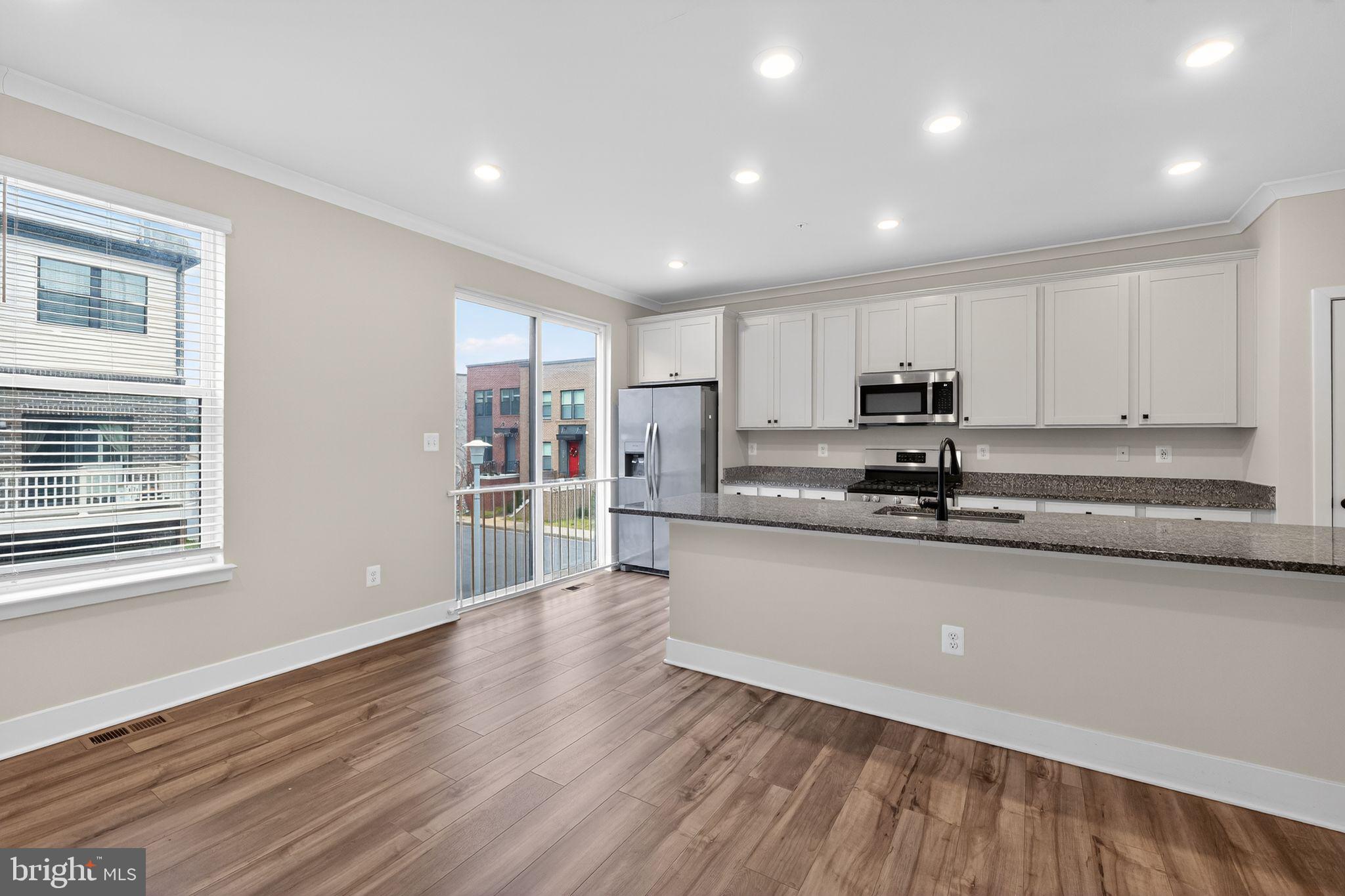 MEDFIELD - Residential