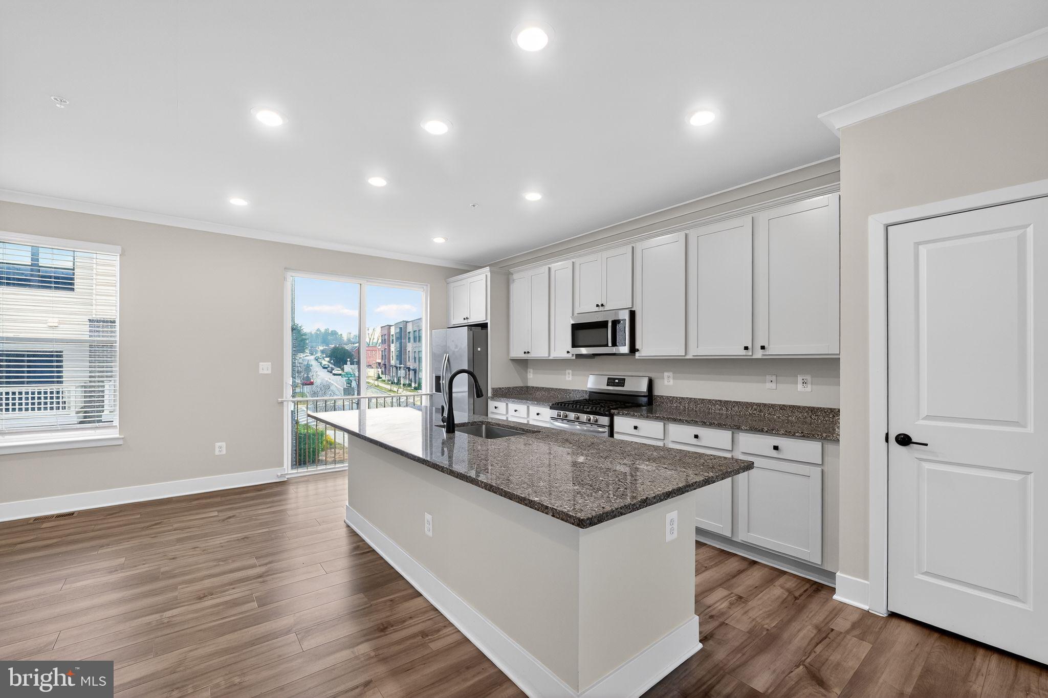 MEDFIELD - Residential