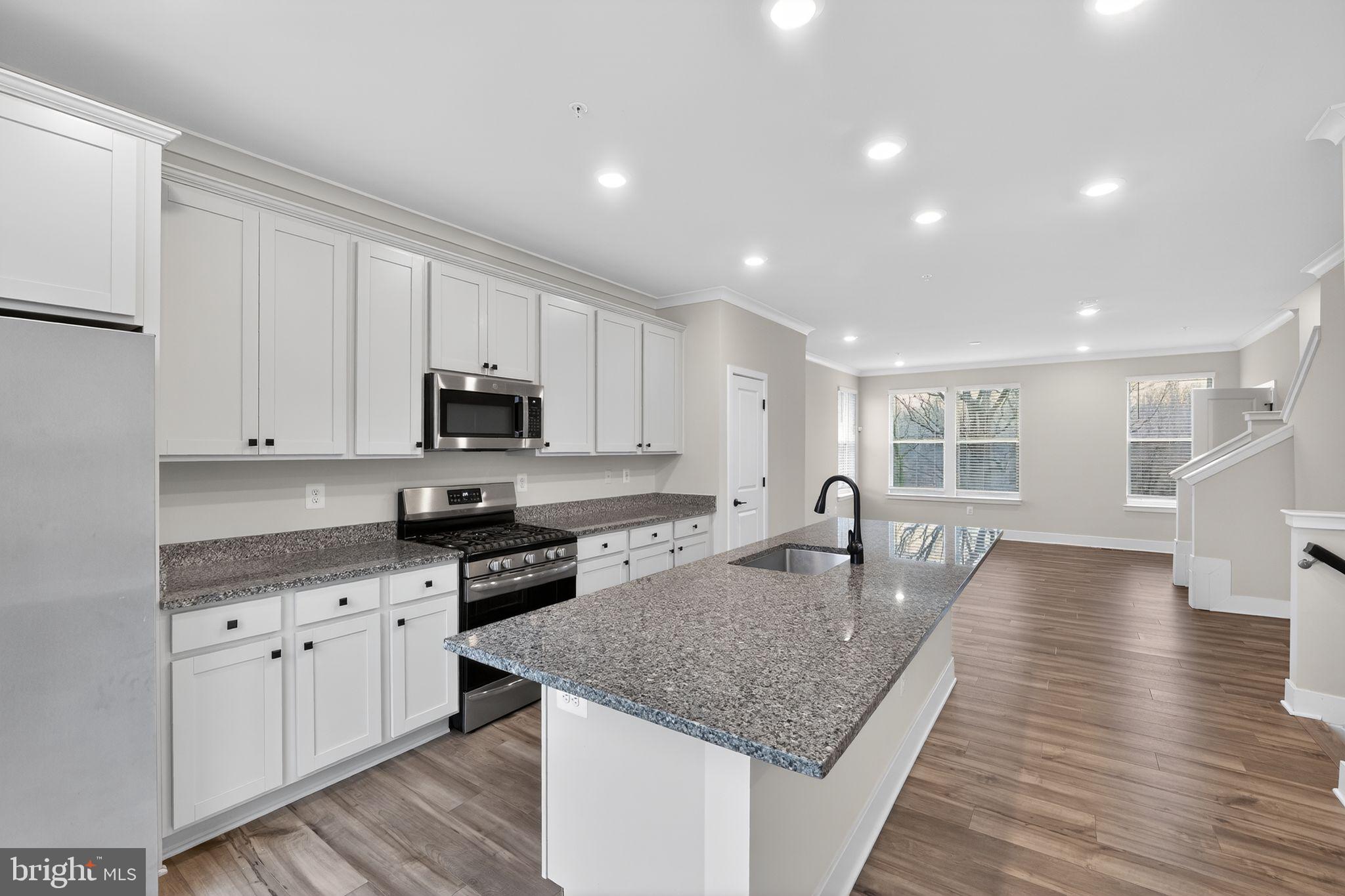 MEDFIELD - Residential