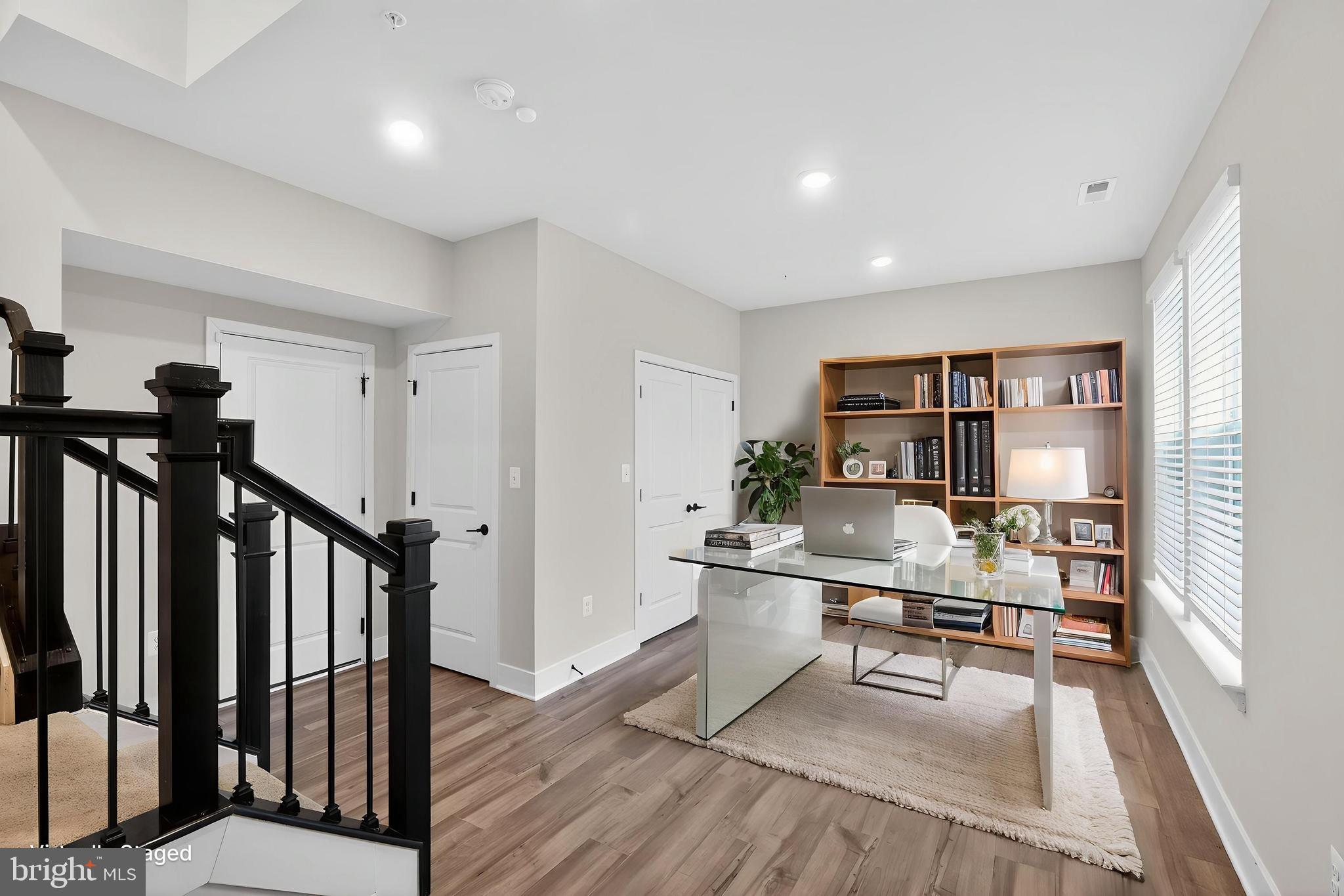 MEDFIELD - Residential