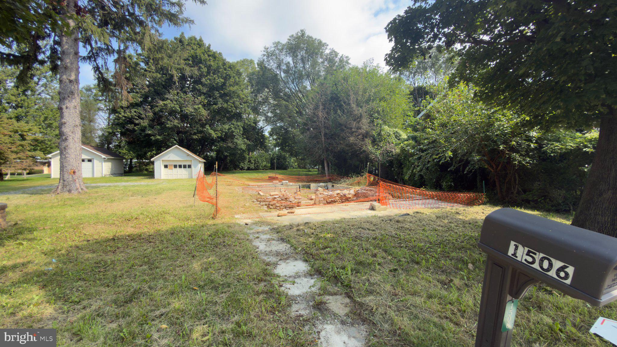 1506 W TRINDLE ROAD