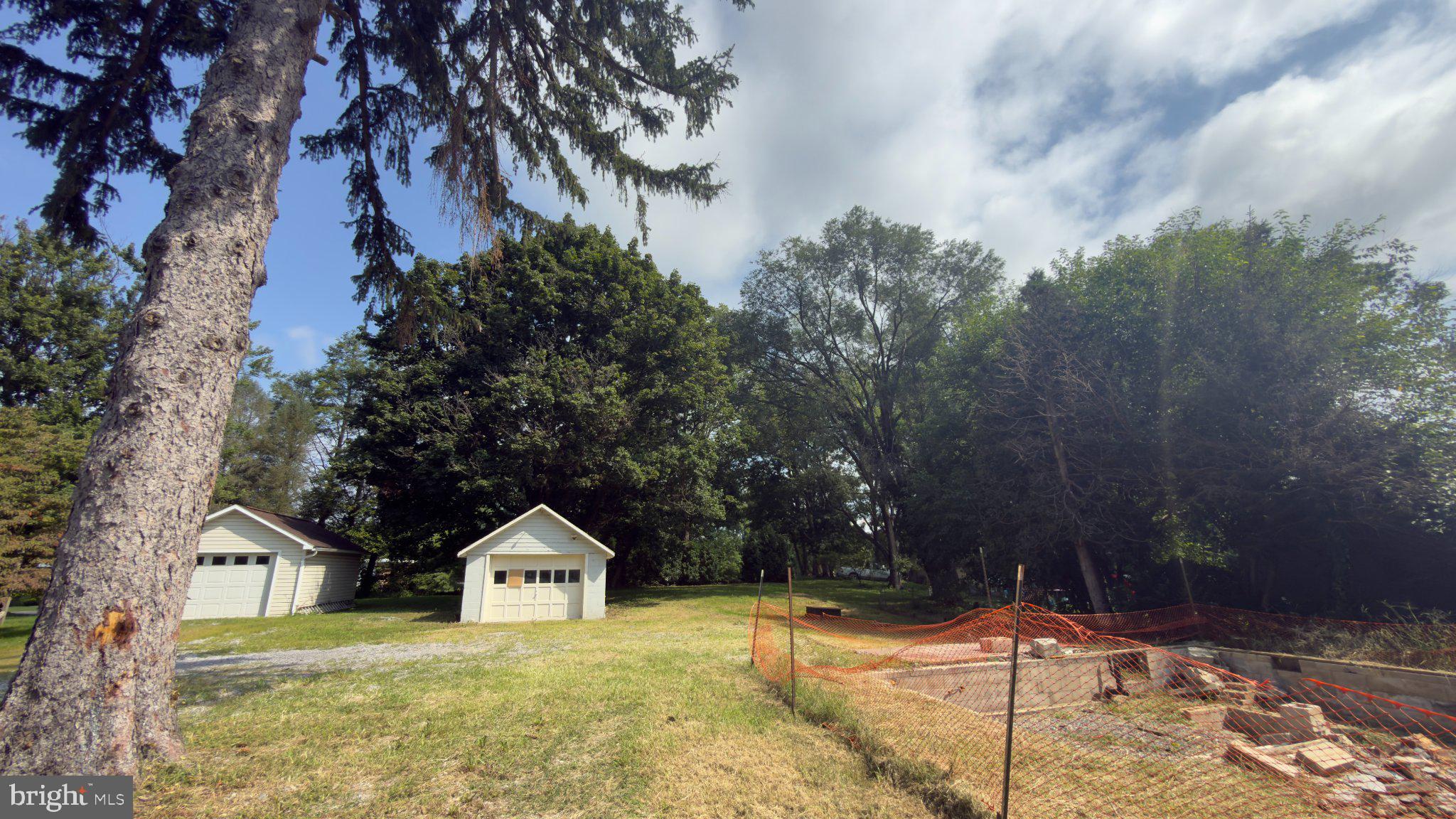 1506 W TRINDLE ROAD