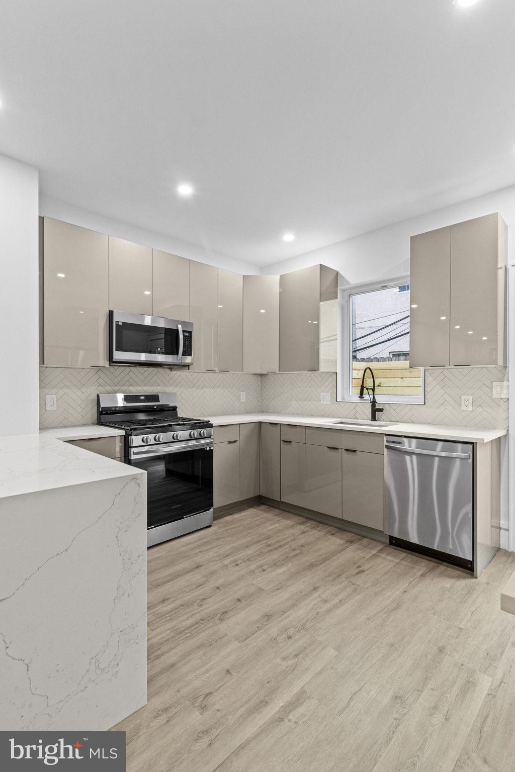 POINT BREEZE - Residential Lease