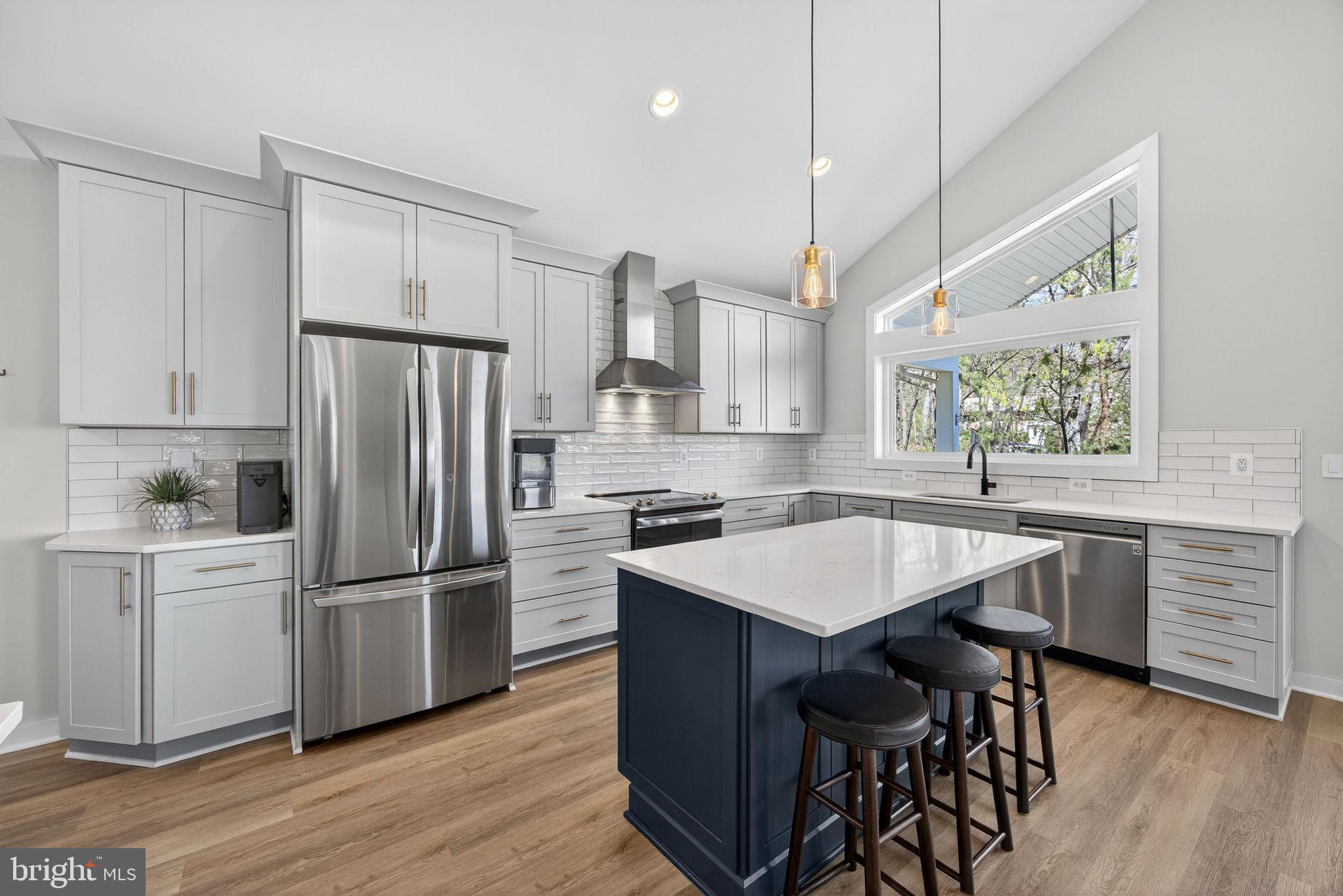 BULL RUN MOUNTAIN ESTATE - Residential