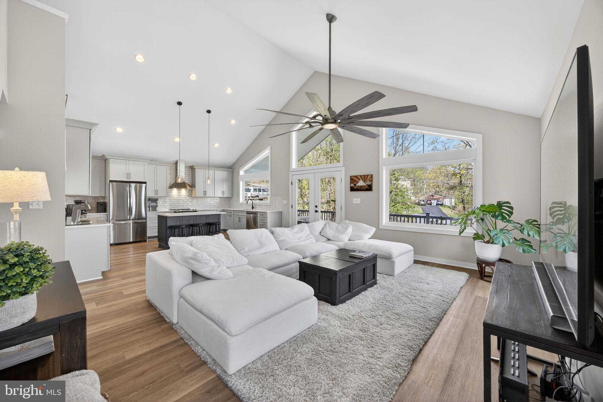 BULL RUN MOUNTAIN ESTATE - Residential