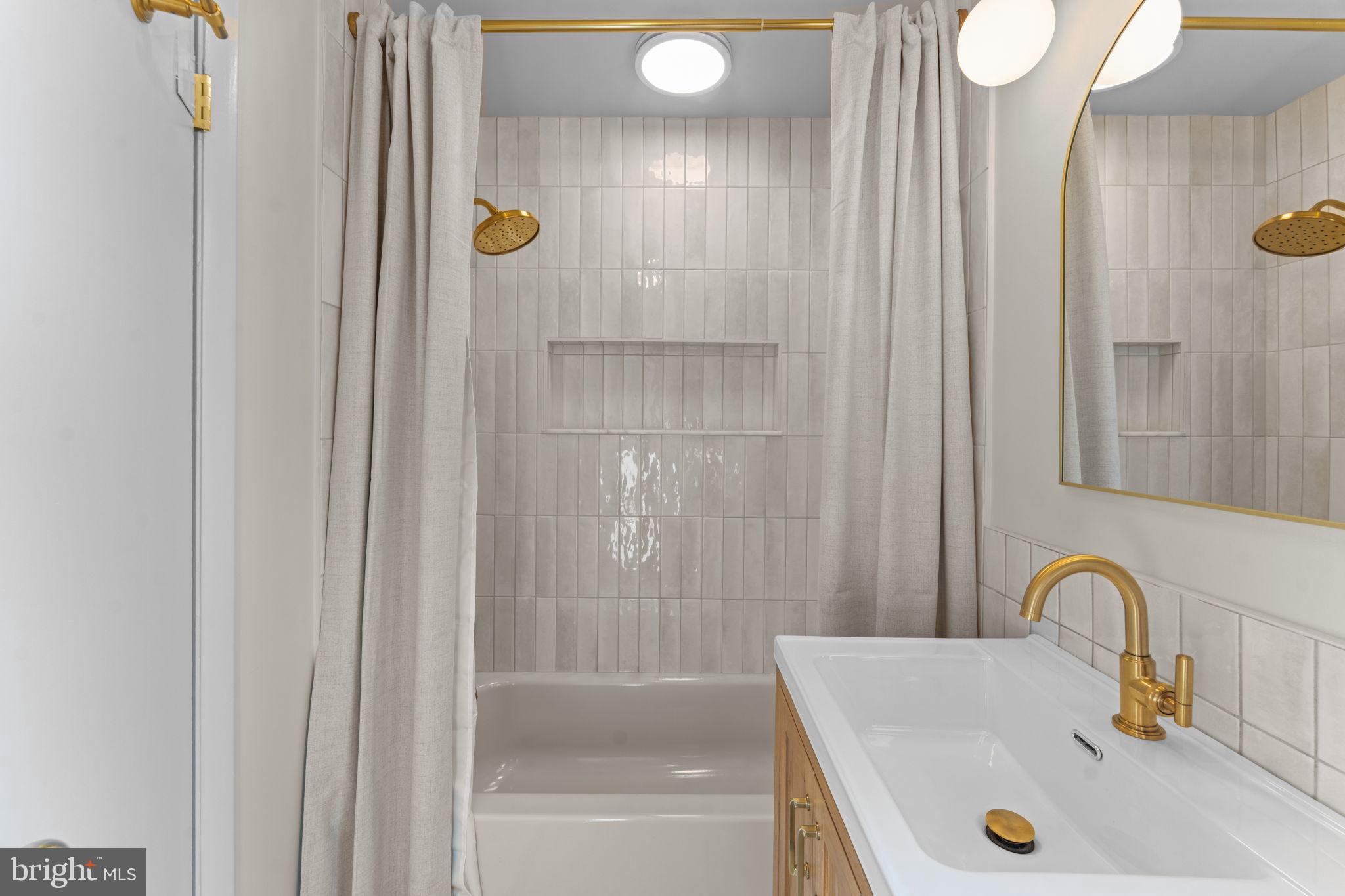 WOODSIDE - Residential