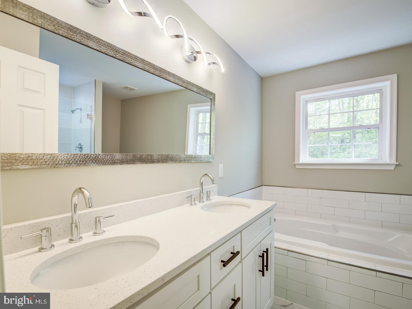 APPLE CREEK - Residential