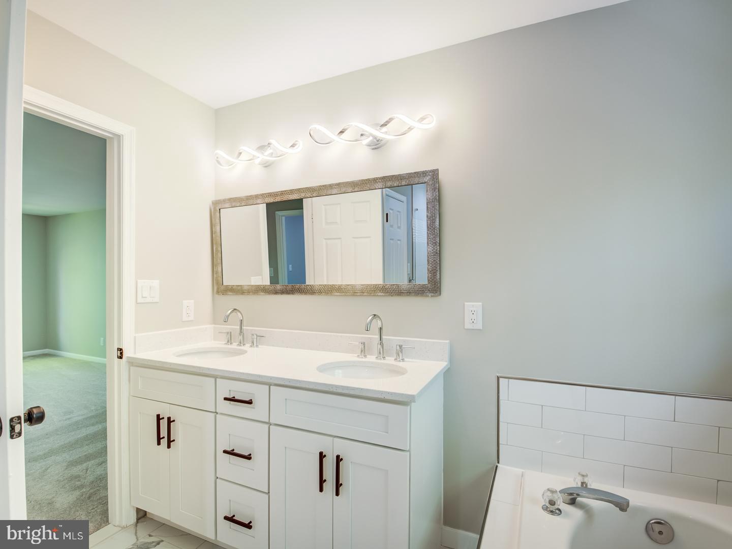 APPLE CREEK - Residential