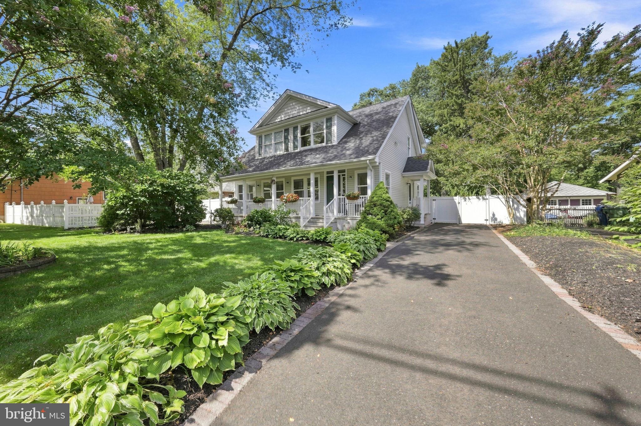 218 MAXWELL AVE.