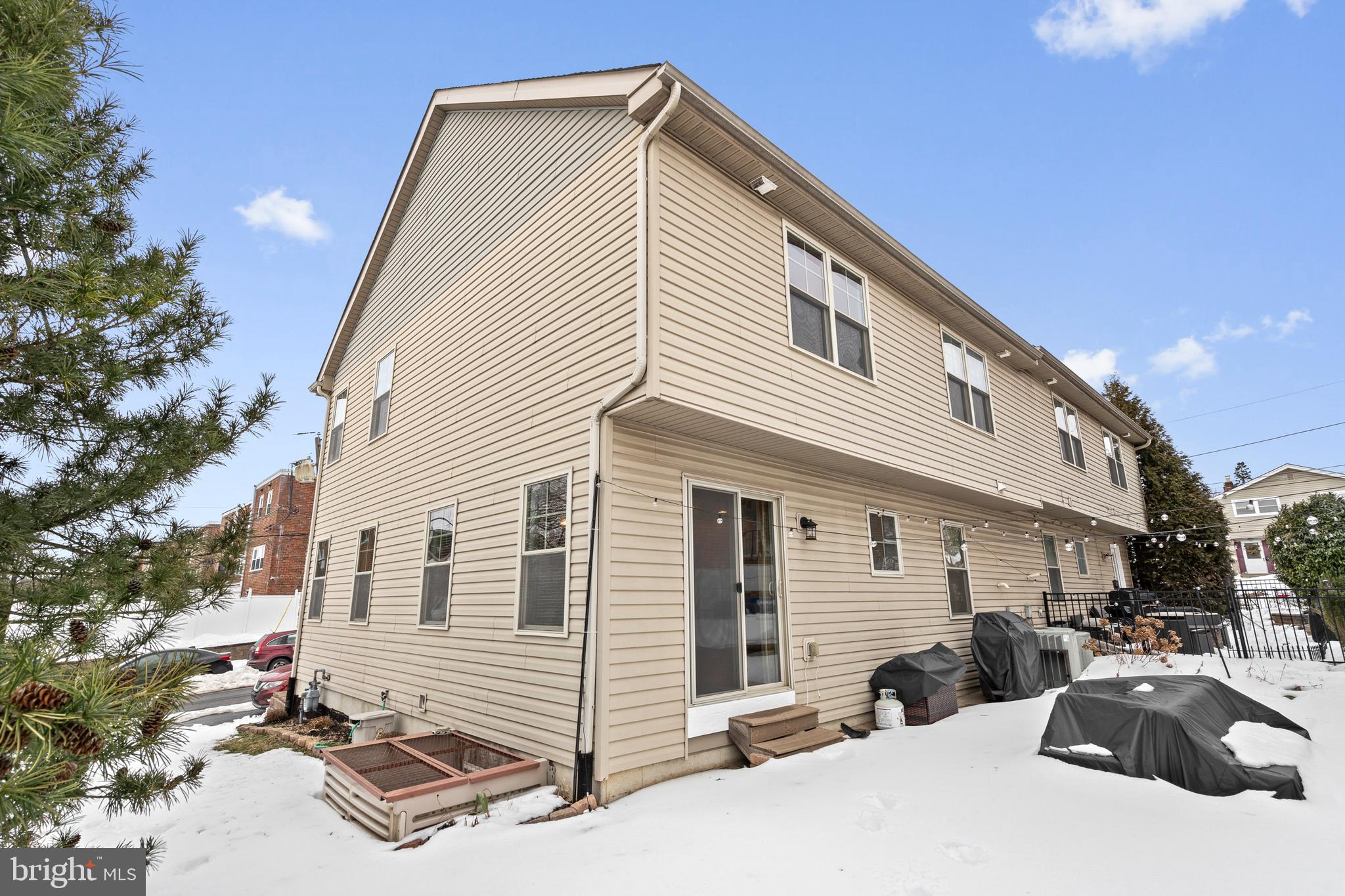 ROXBOROUGH - Residential