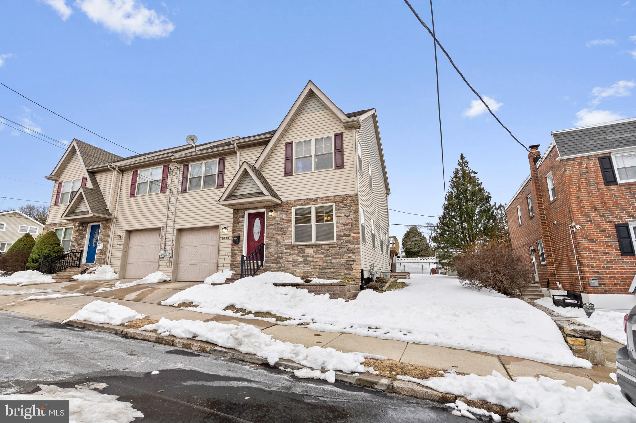 ROXBOROUGH - Residential