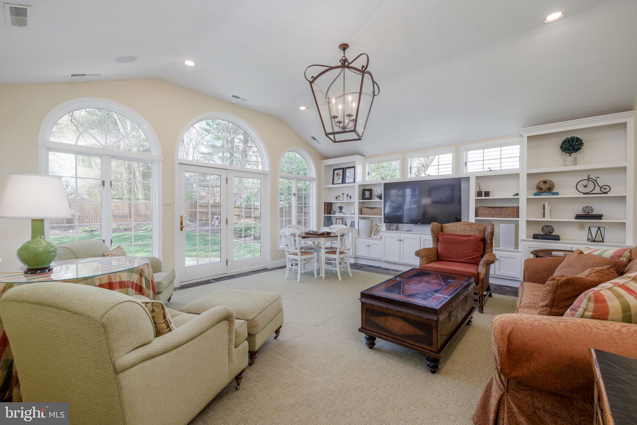 RIVER FALLS - Residential