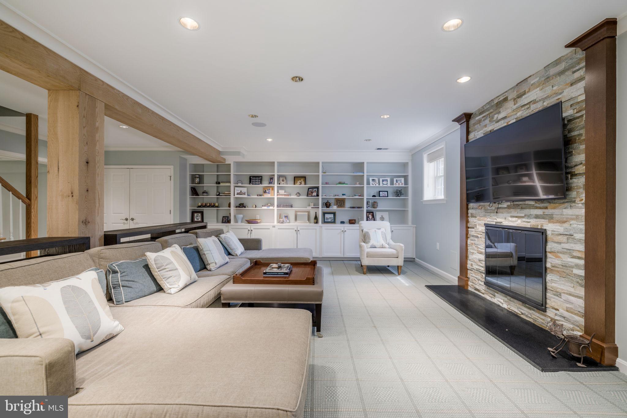 RIVER FALLS - Residential