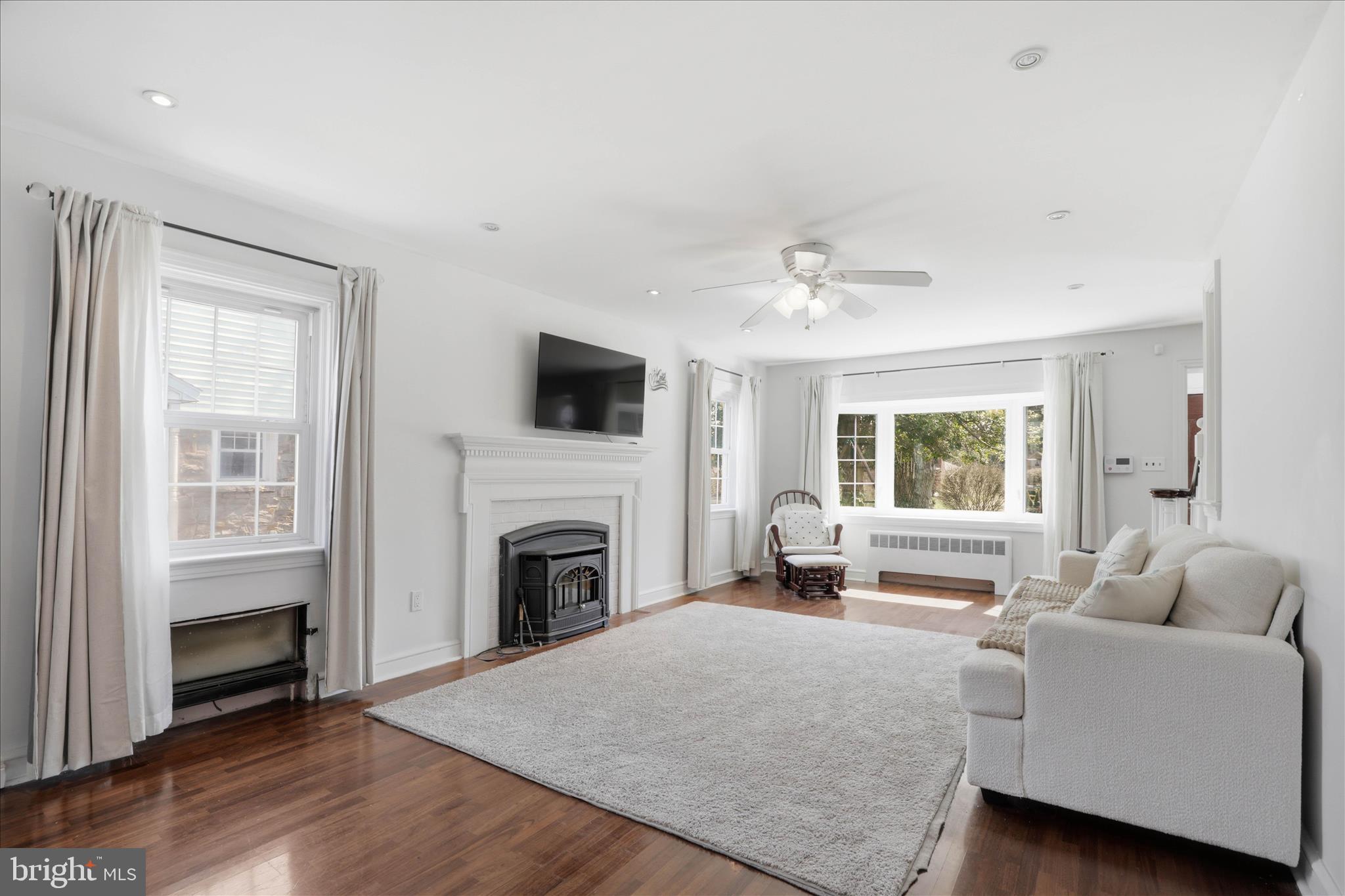 ROSEVILLE ROAD - Residential