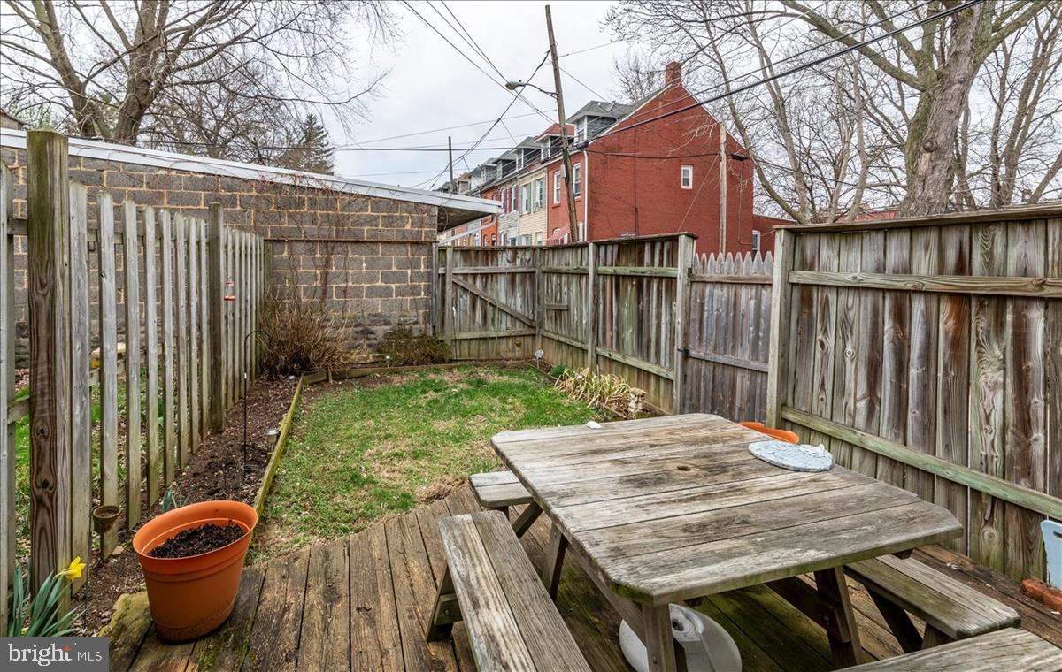 LANCASTER - Residential