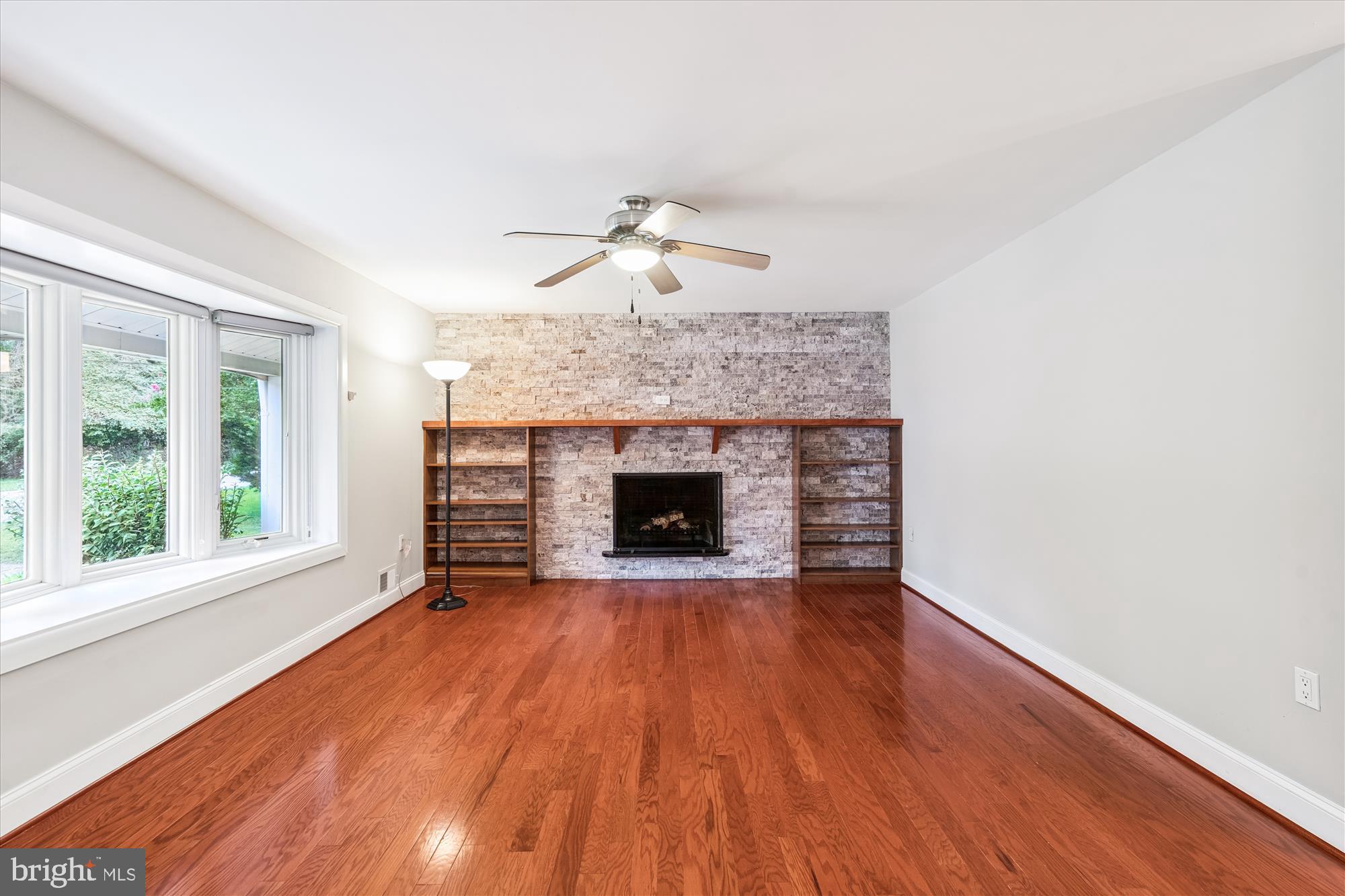 COLLEGE PARK WOODS - Residential