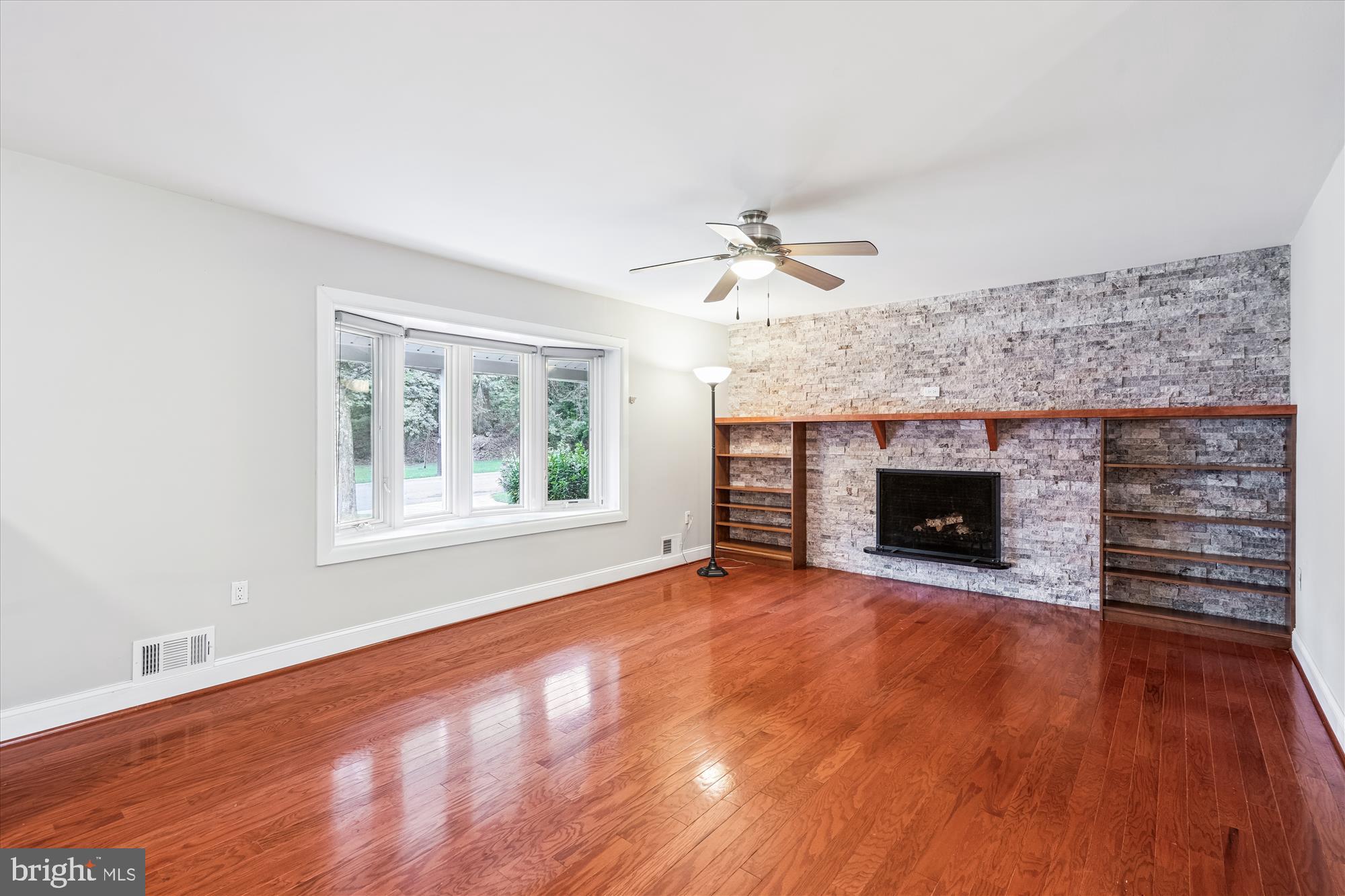 COLLEGE PARK WOODS - Residential