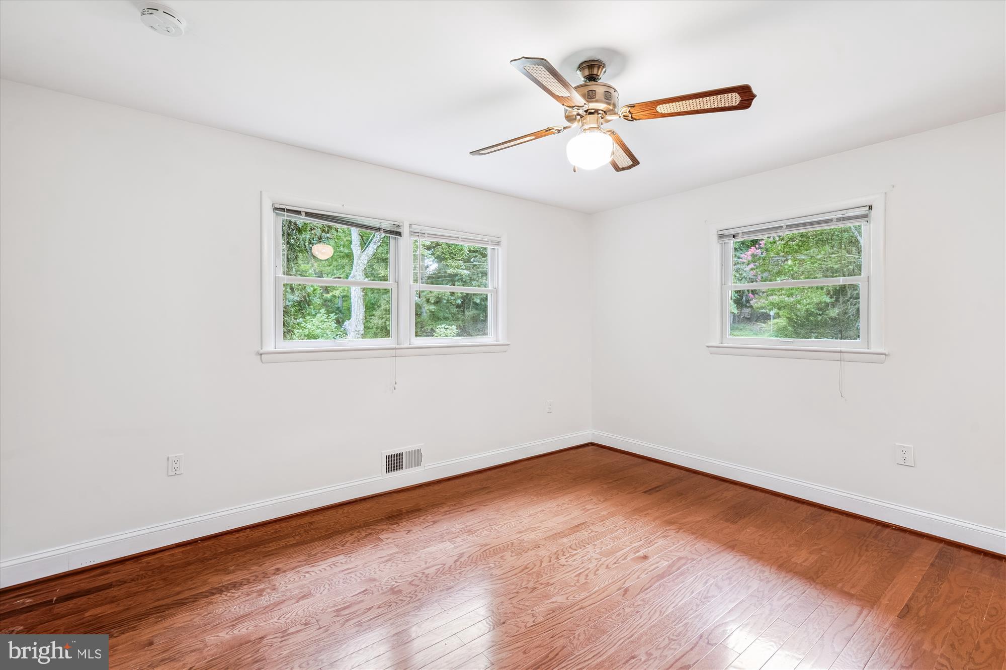 COLLEGE PARK WOODS - Residential