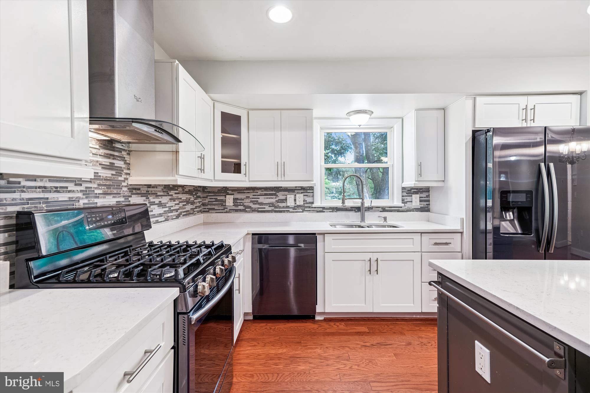 COLLEGE PARK WOODS - Residential