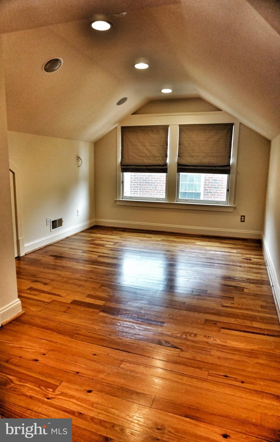 ROSEMONT - Residential Lease