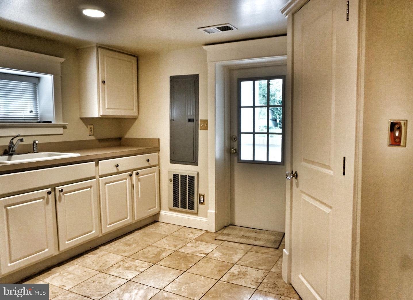 ROSEMONT - Residential Lease