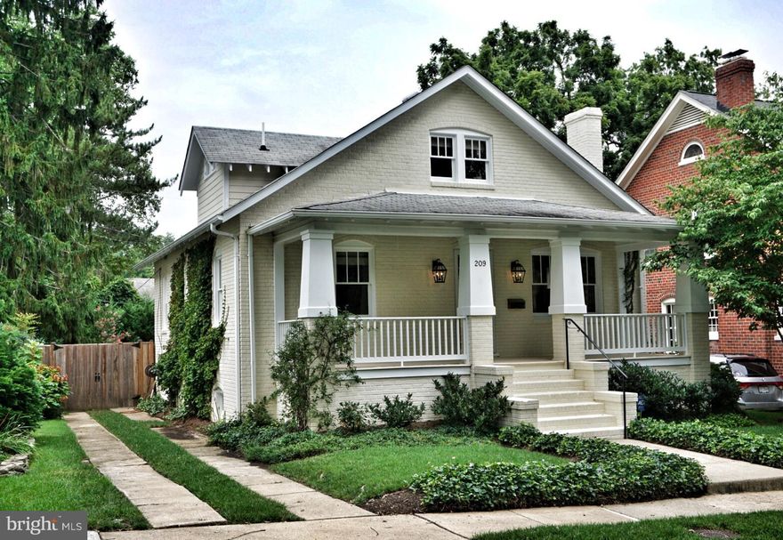 Beautifully updated Rosemont bungalow! 4 bed/3 bath home with charm and modern conveniences. Large rooms, custom lighting, gorgeous hardware and so much storage! Charming front porch, hardwood floors, kitchen with butler's pantry ideal for entertaining. Large master with en-suite. Rec room with built-in speakers. Screened-in porch and private backyard. Walk to Maury Elementary and Metro!