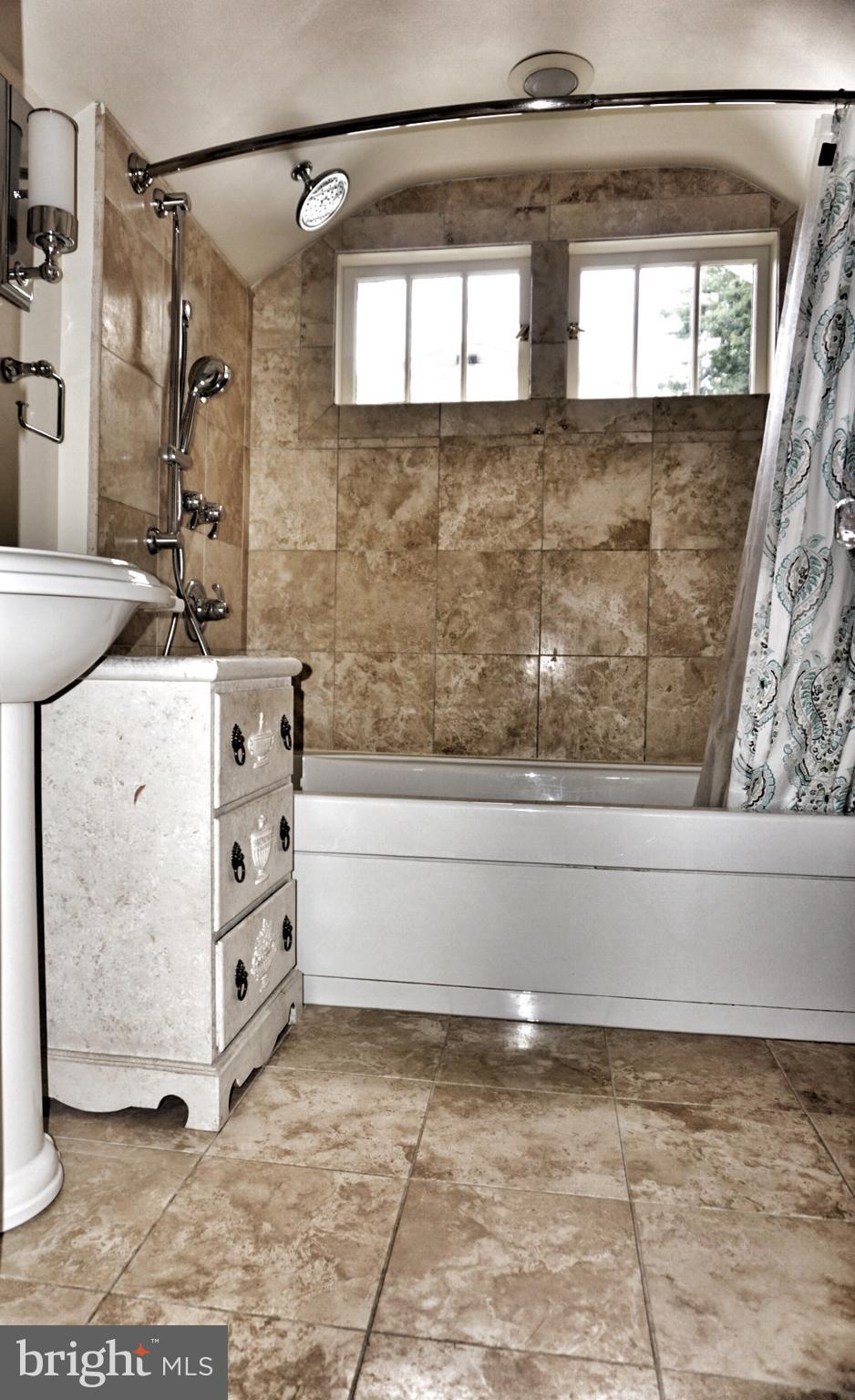 ROSEMONT - Residential Lease