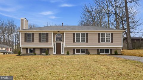 Photo of 5545 Spangler Lane, WOODBRIDGE, VA 22193 (MLS # VAPW2113774)