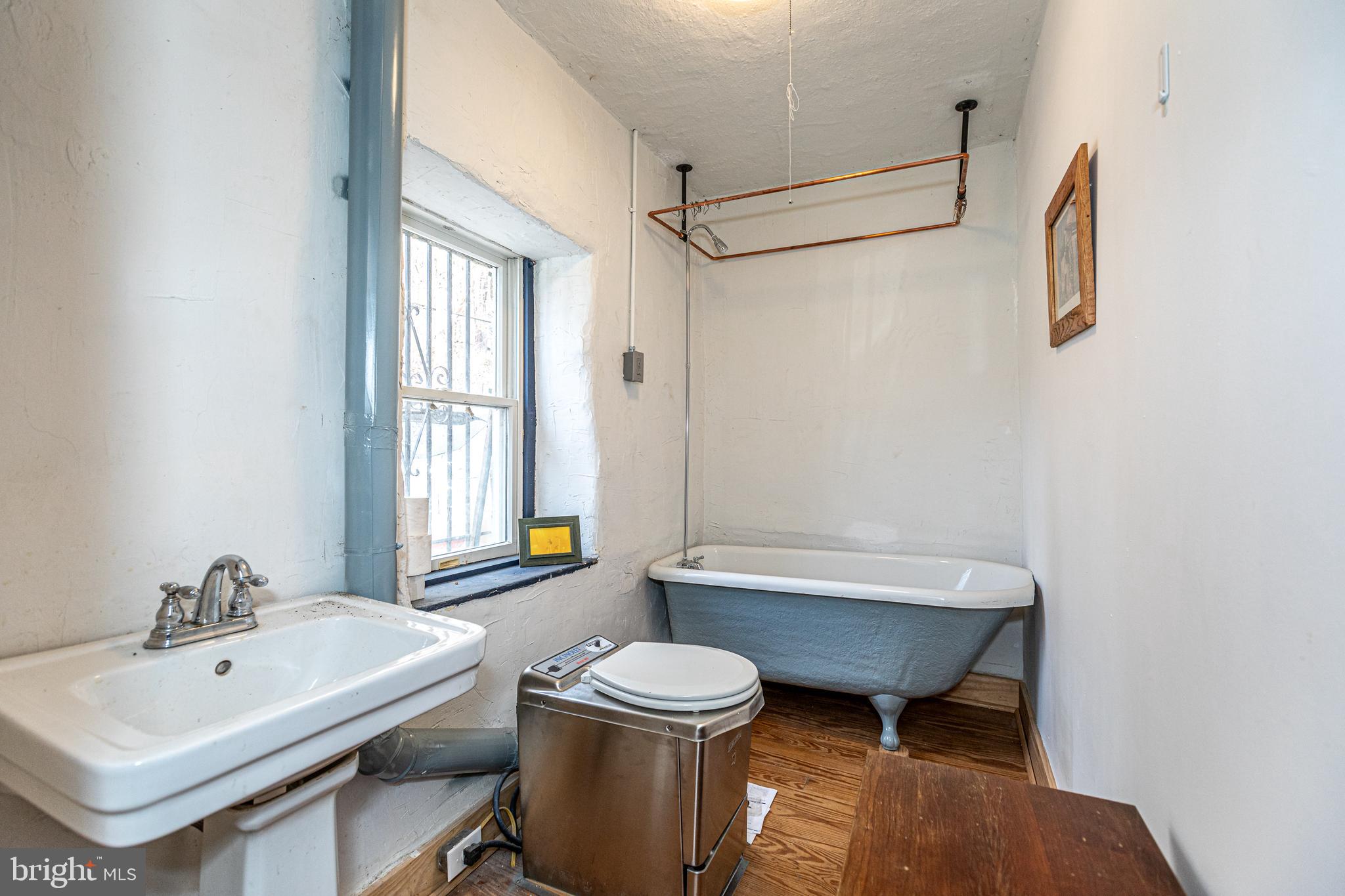 BUTLER/FALLS RD - Residential