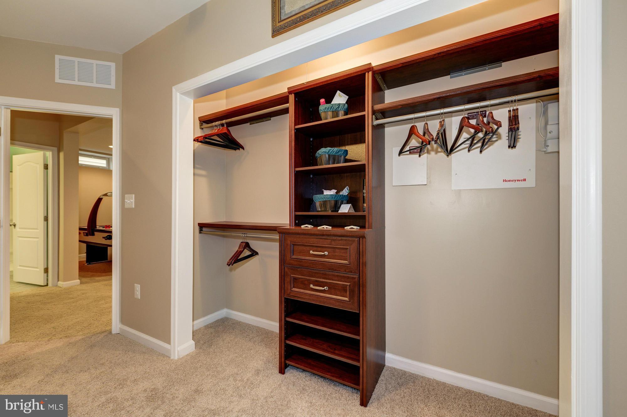 SOUTH RIDING - Residential