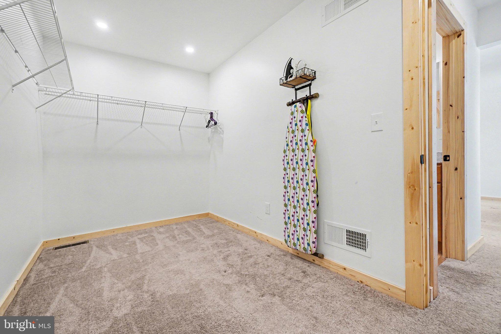 NEWVILLE - Residential