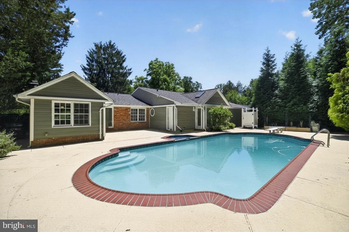 4042 DOVEVILLE LANE