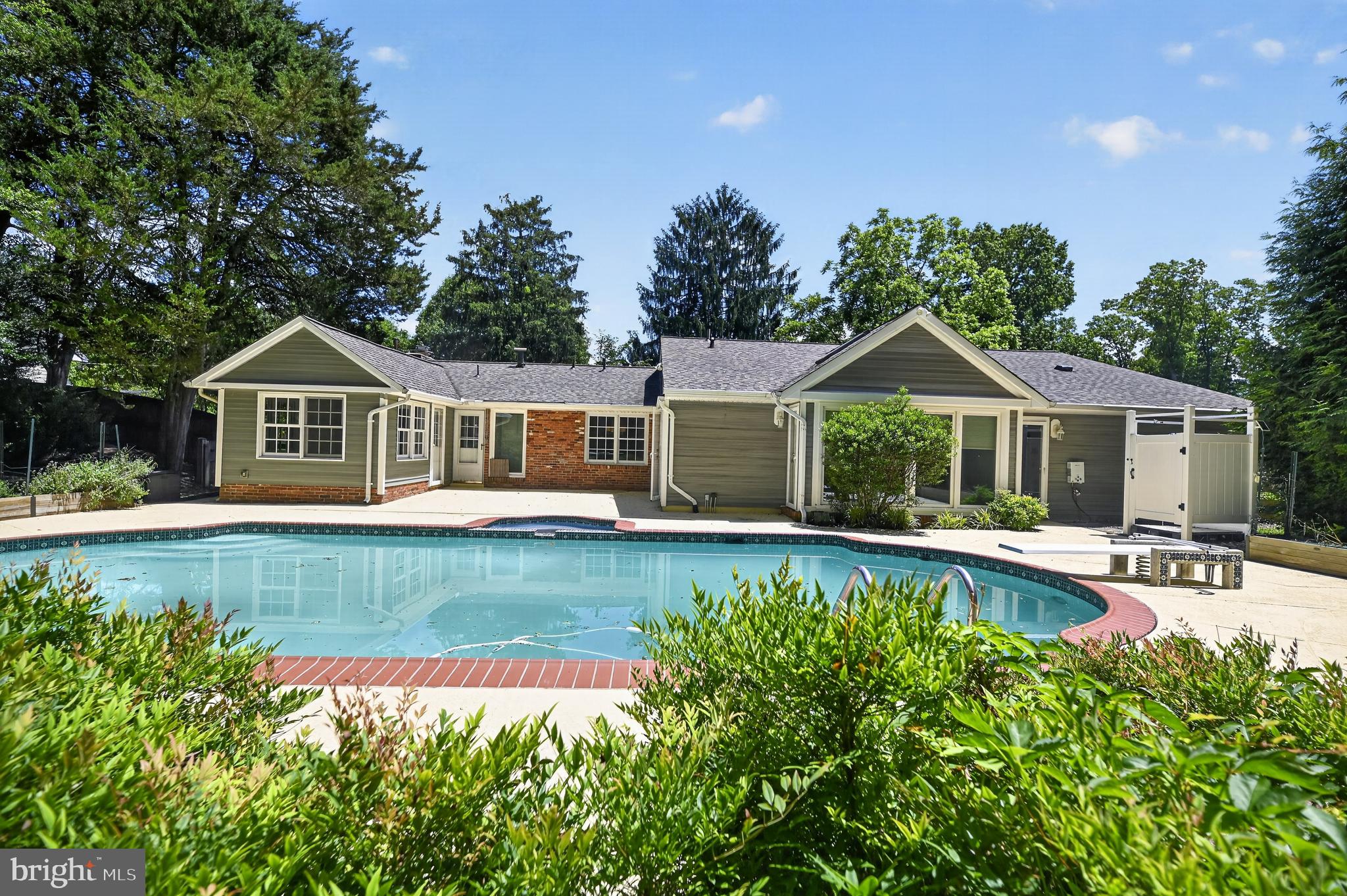 4042 DOVEVILLE LANE