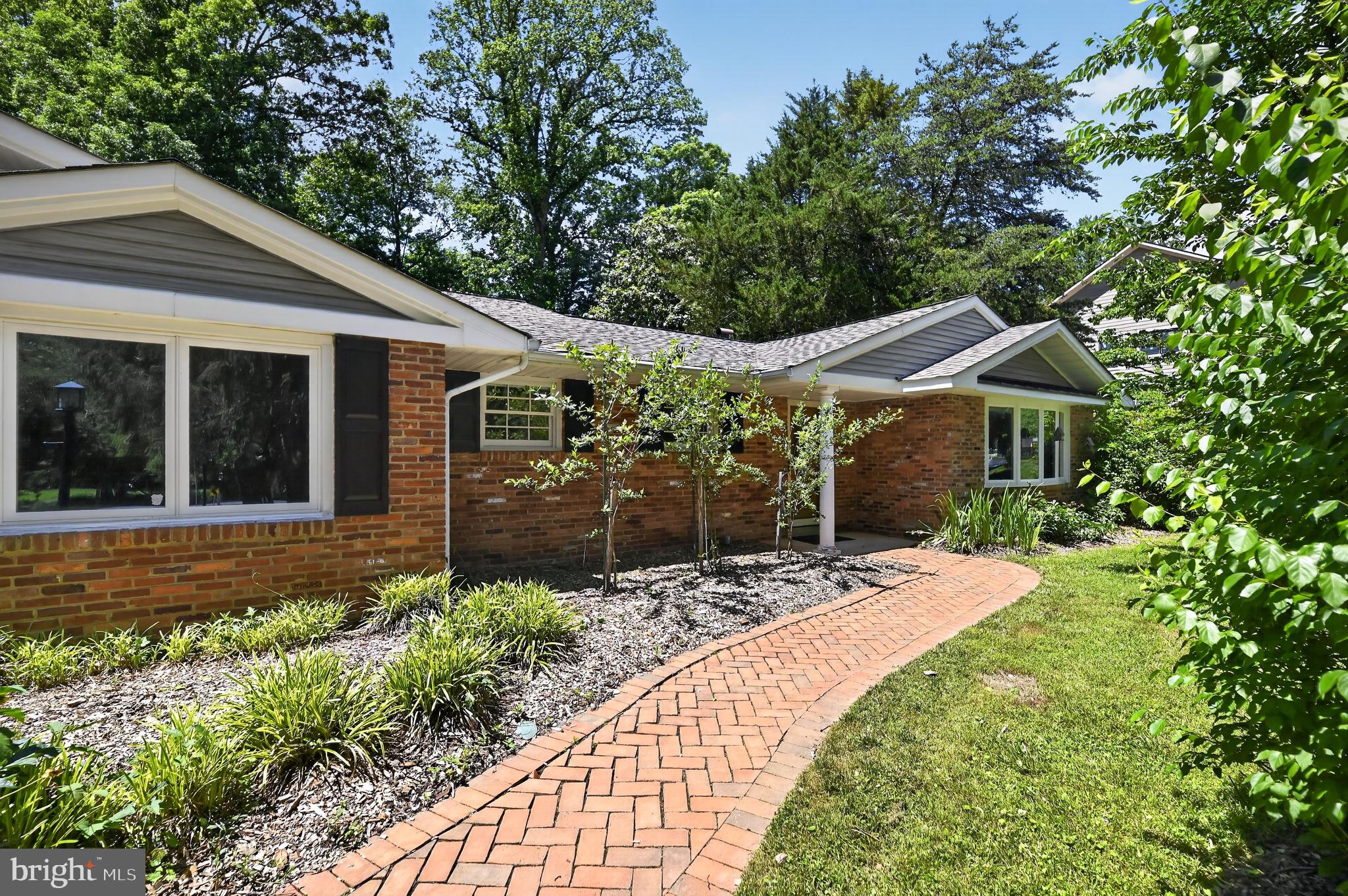 4042 DOVEVILLE LANE