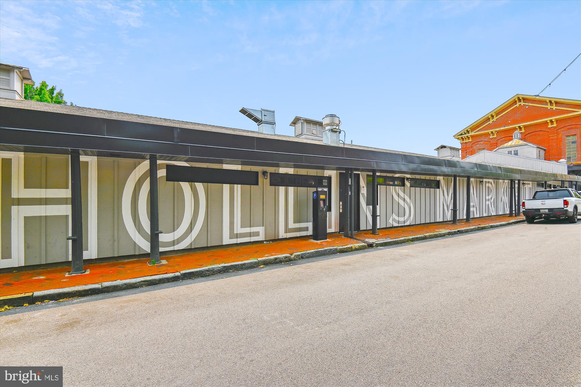 HOLLINS MARKET - Residential