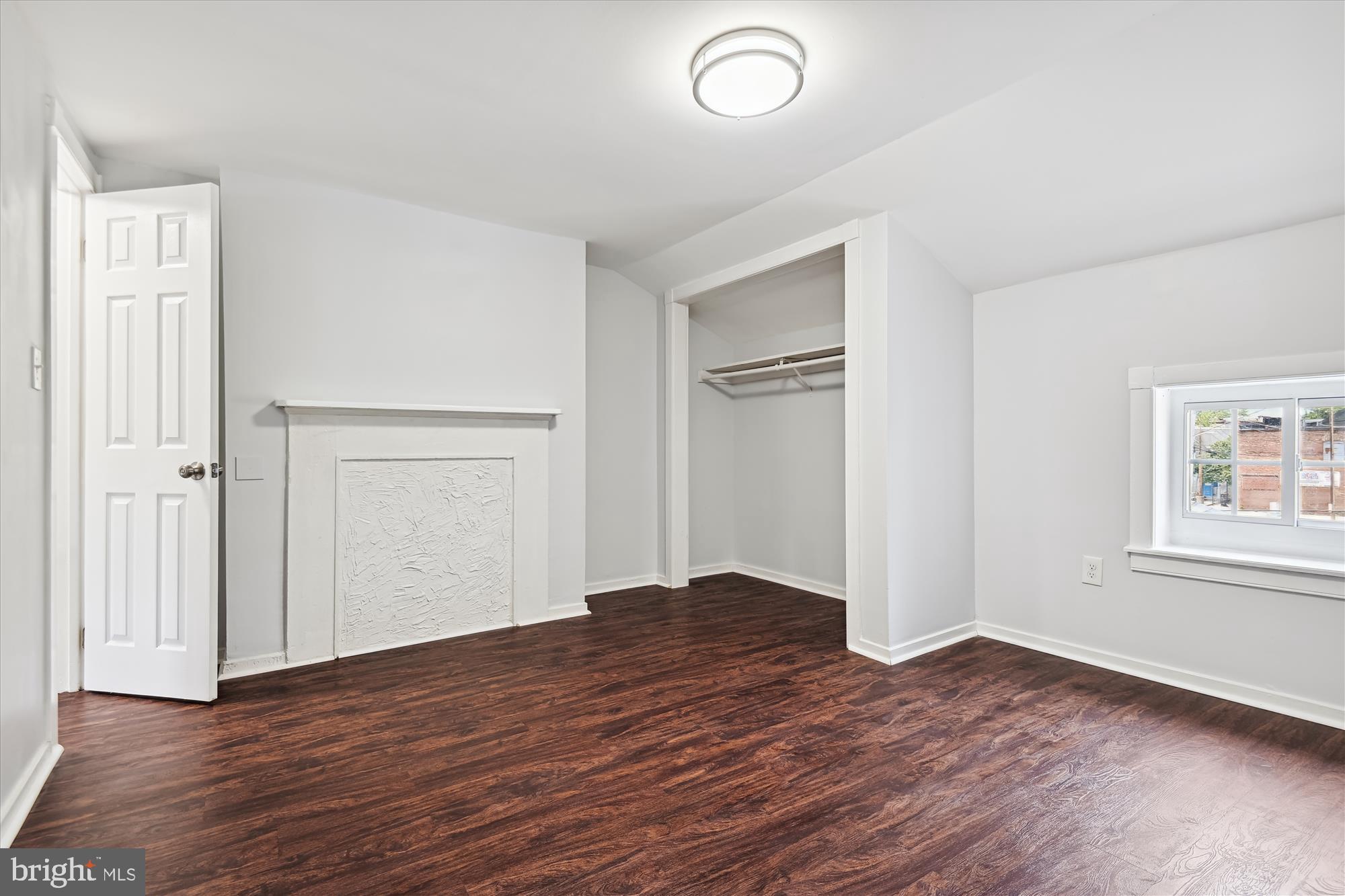 HOLLINS MARKET - Residential