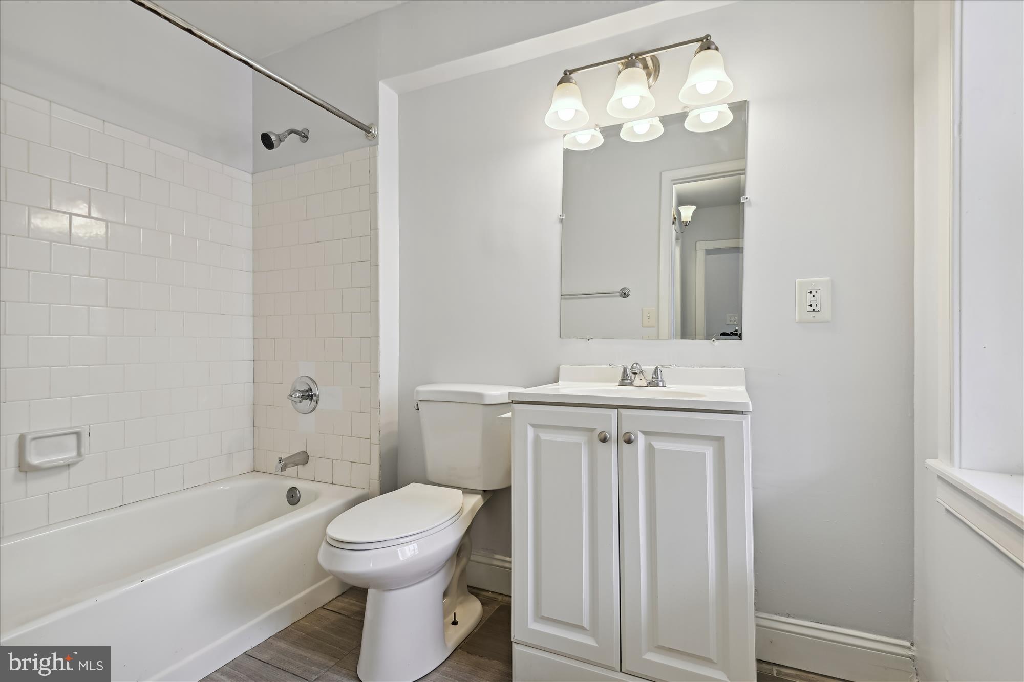 HOLLINS MARKET - Residential