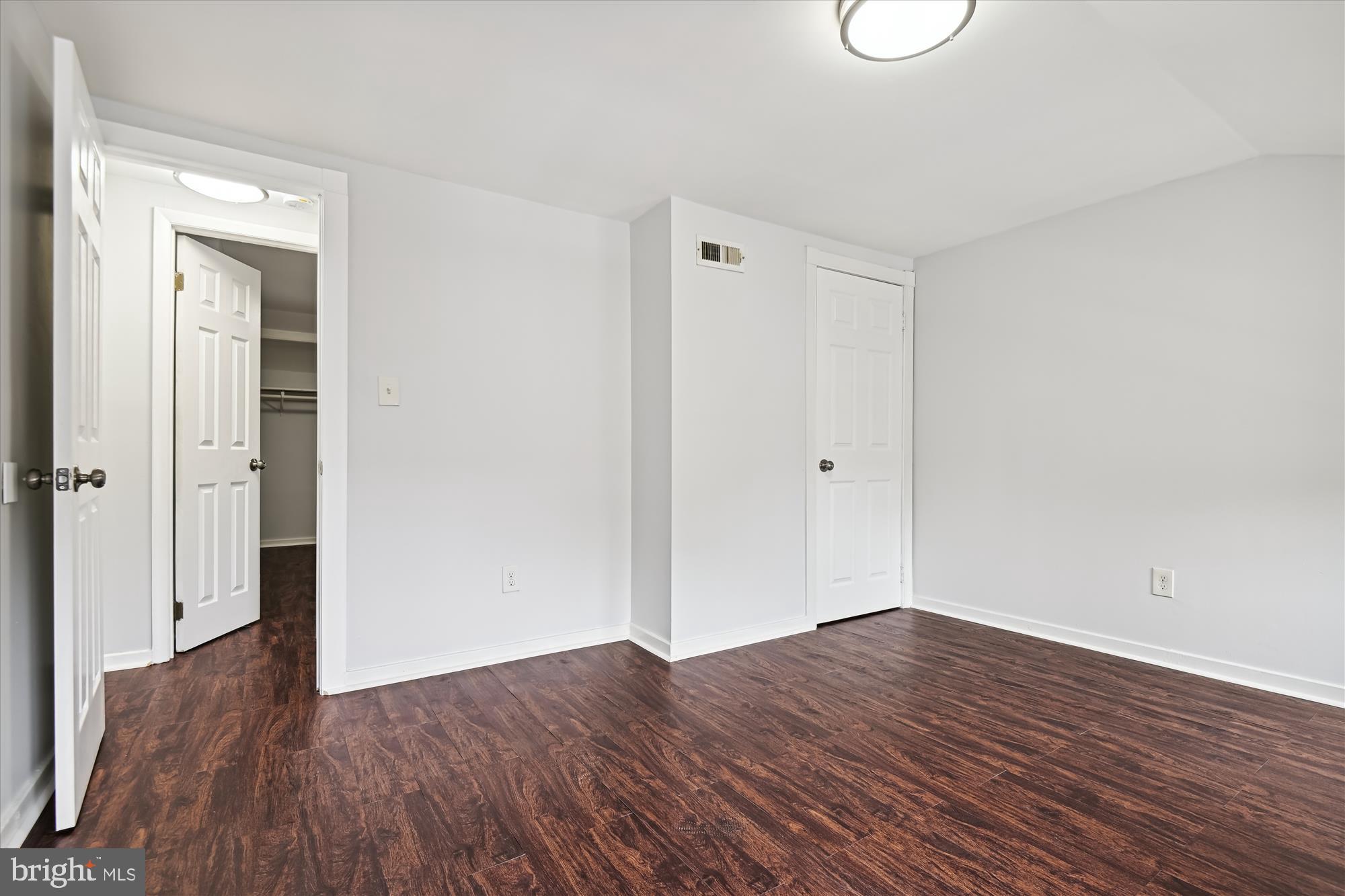 HOLLINS MARKET - Residential