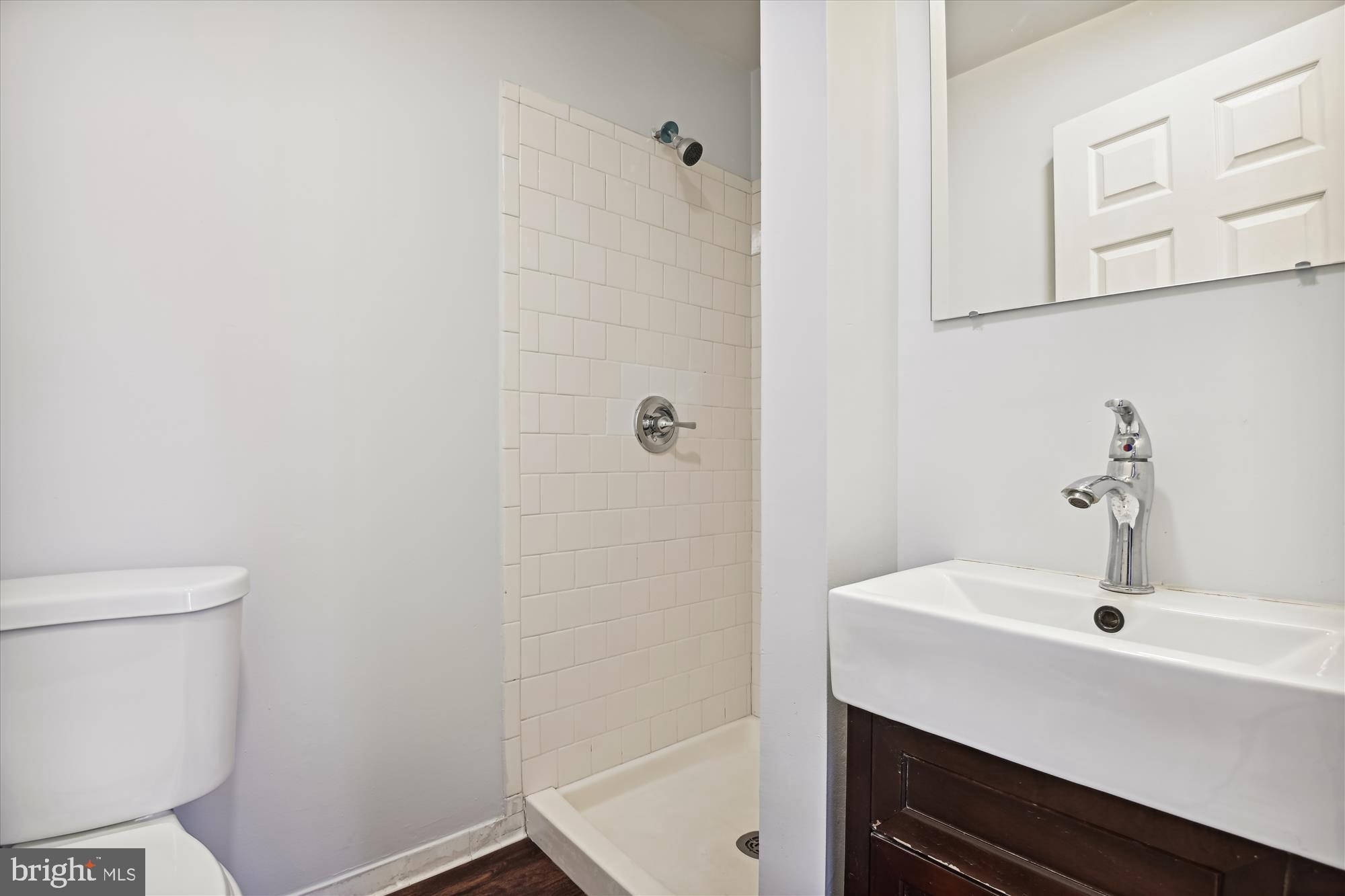 HOLLINS MARKET - Residential