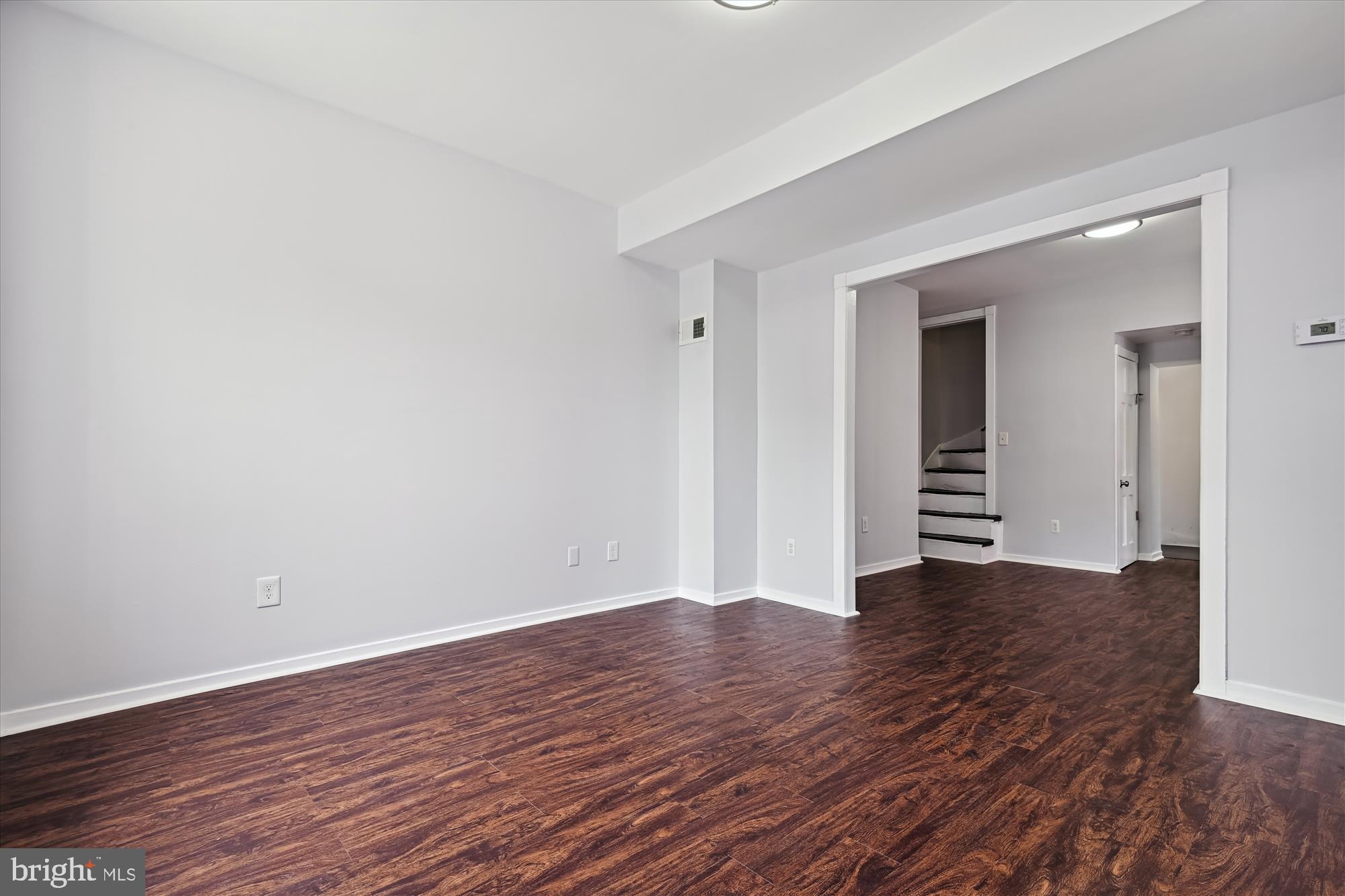 HOLLINS MARKET - Residential