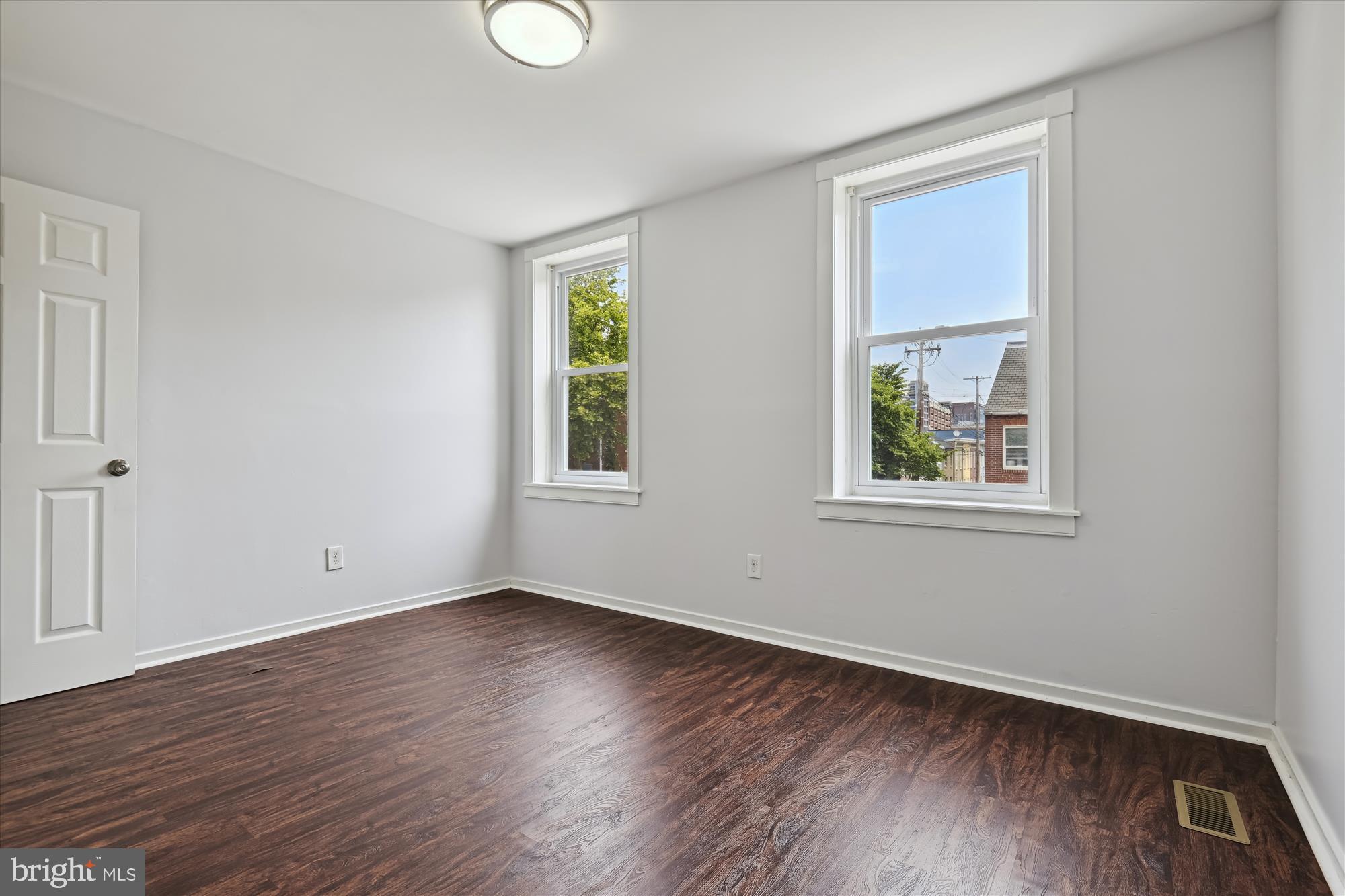 HOLLINS MARKET - Residential