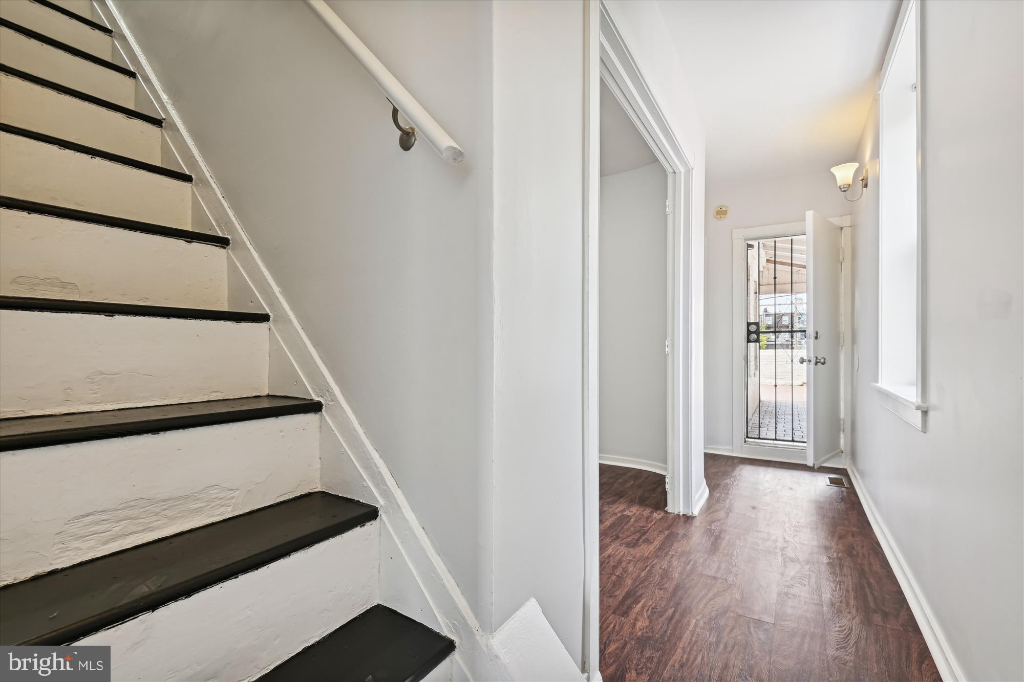 HOLLINS MARKET - Residential