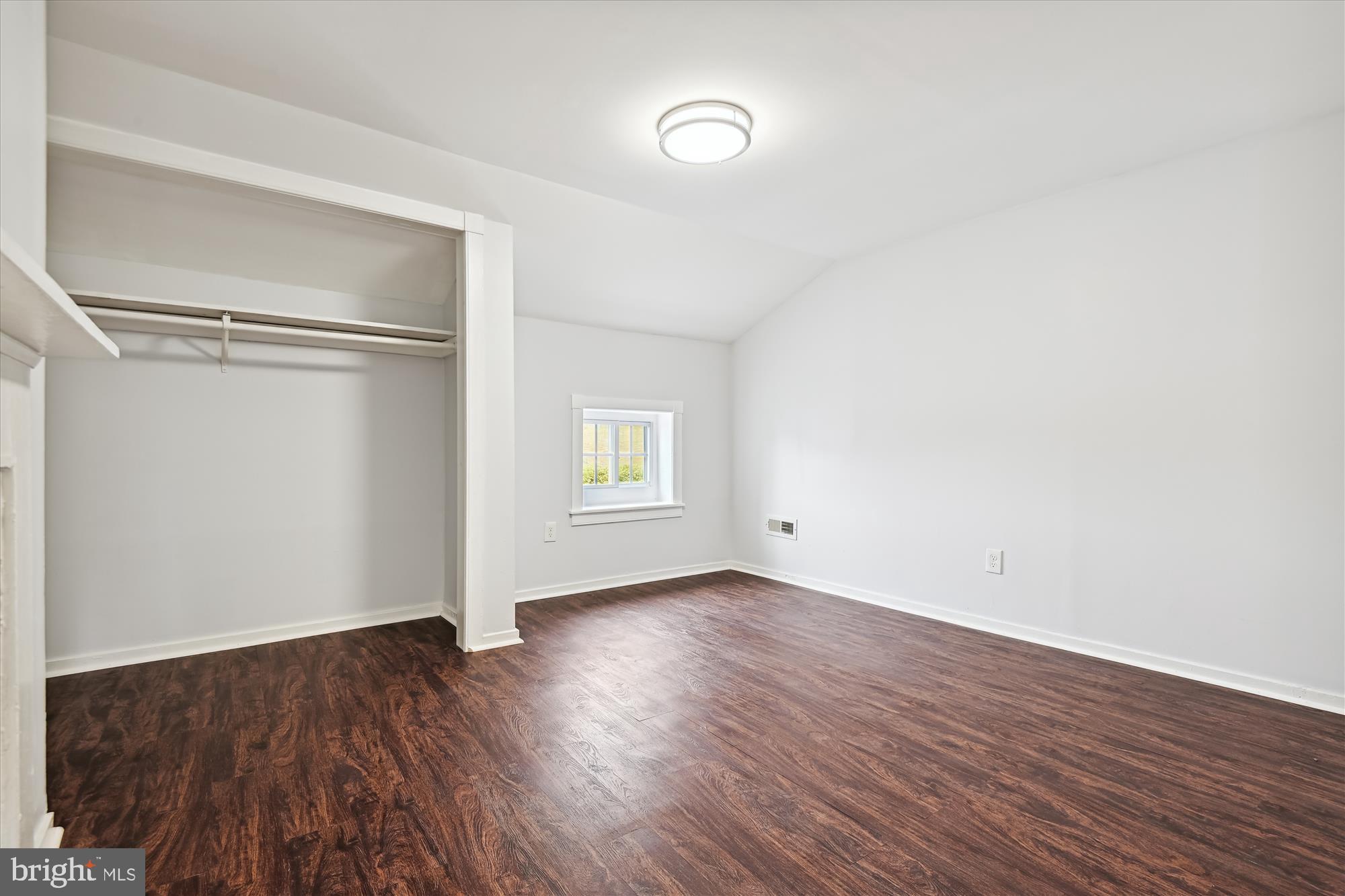 HOLLINS MARKET - Residential