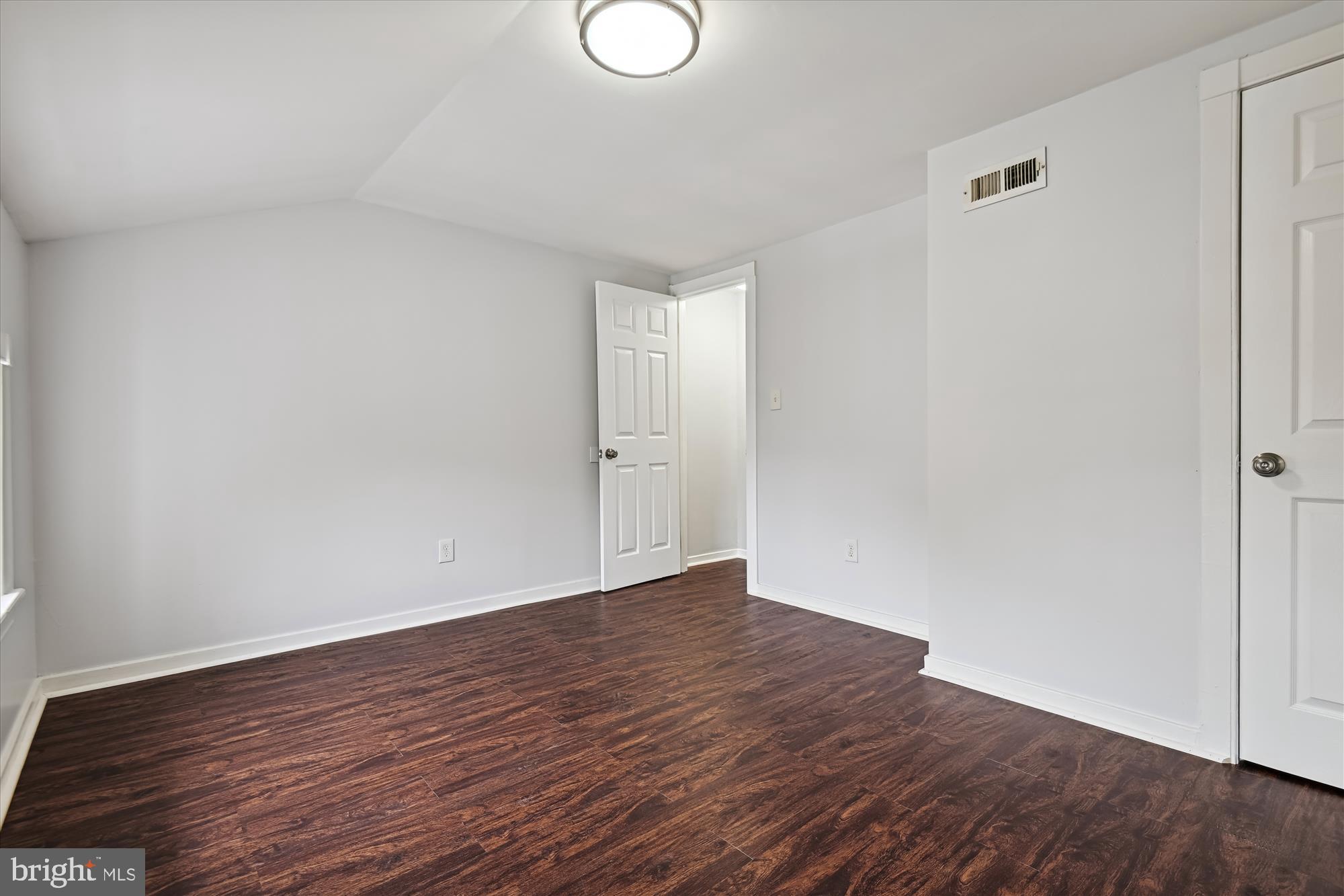 HOLLINS MARKET - Residential