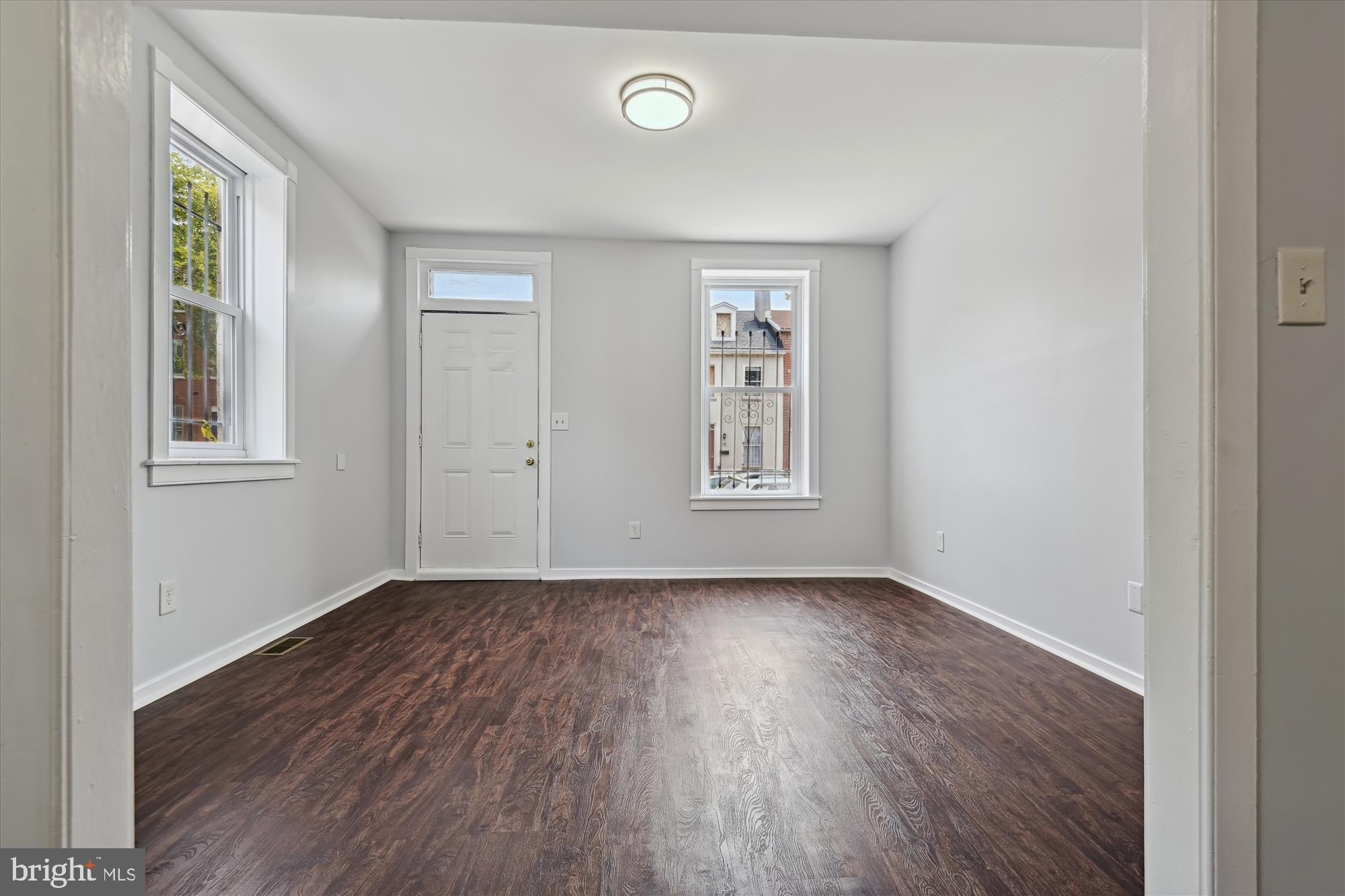 HOLLINS MARKET - Residential