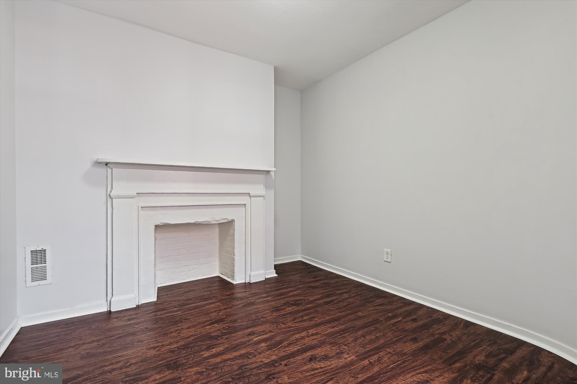 HOLLINS MARKET - Residential