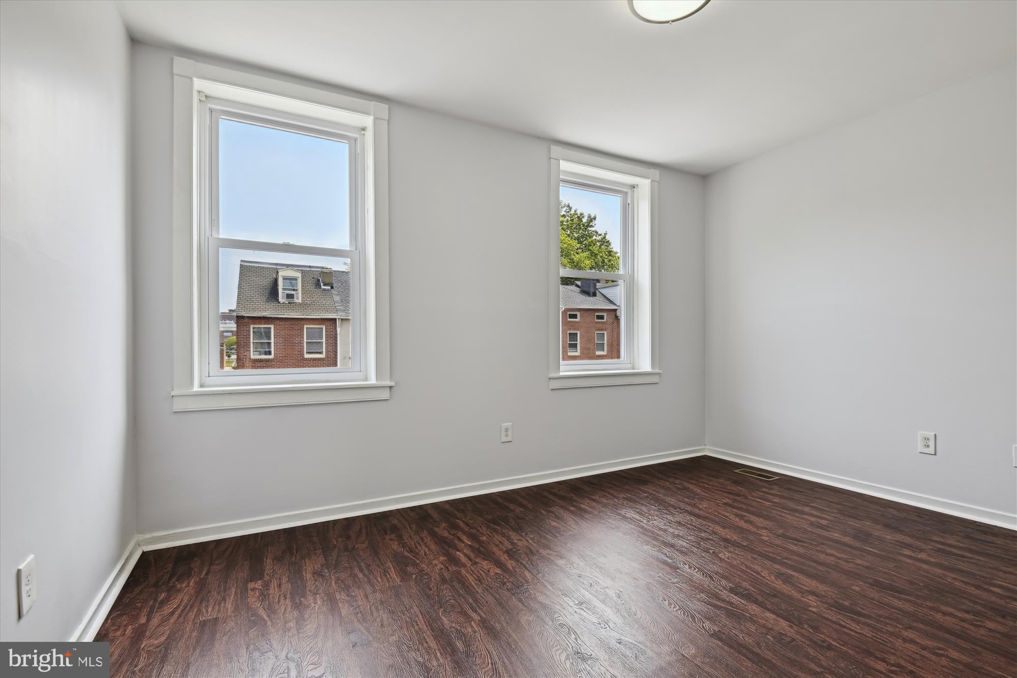 HOLLINS MARKET - Residential