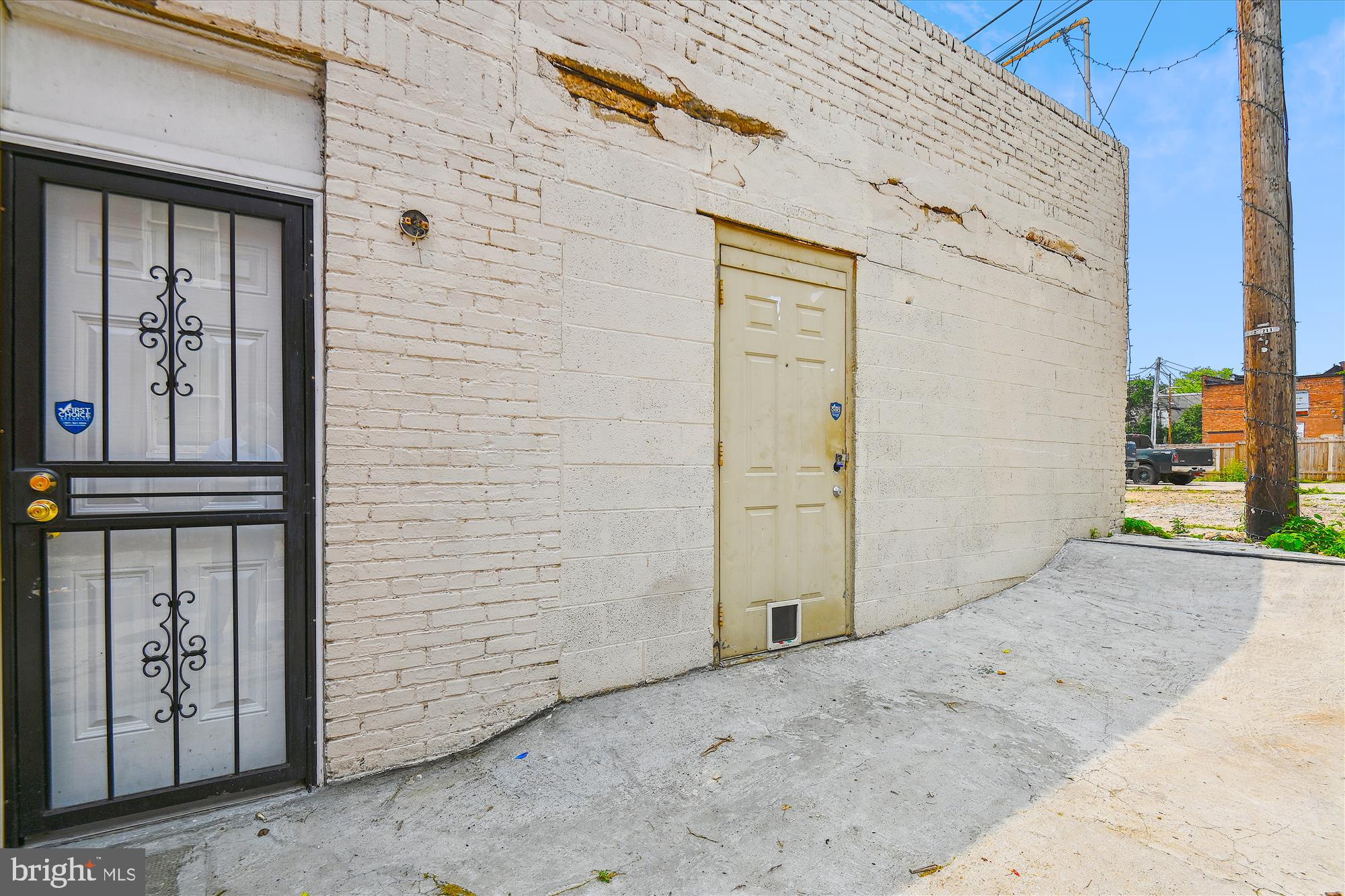 HOLLINS MARKET - Residential